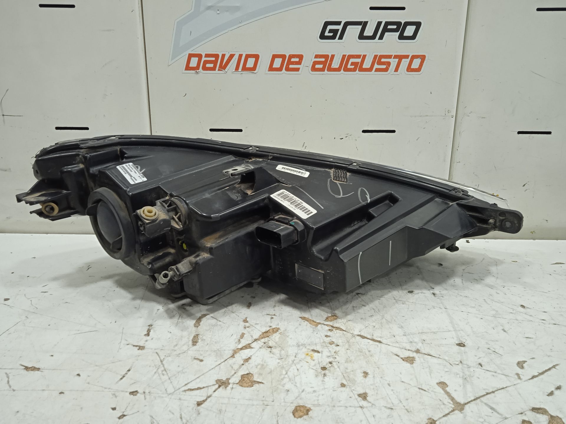 Faro izquierdo tesla model s basis