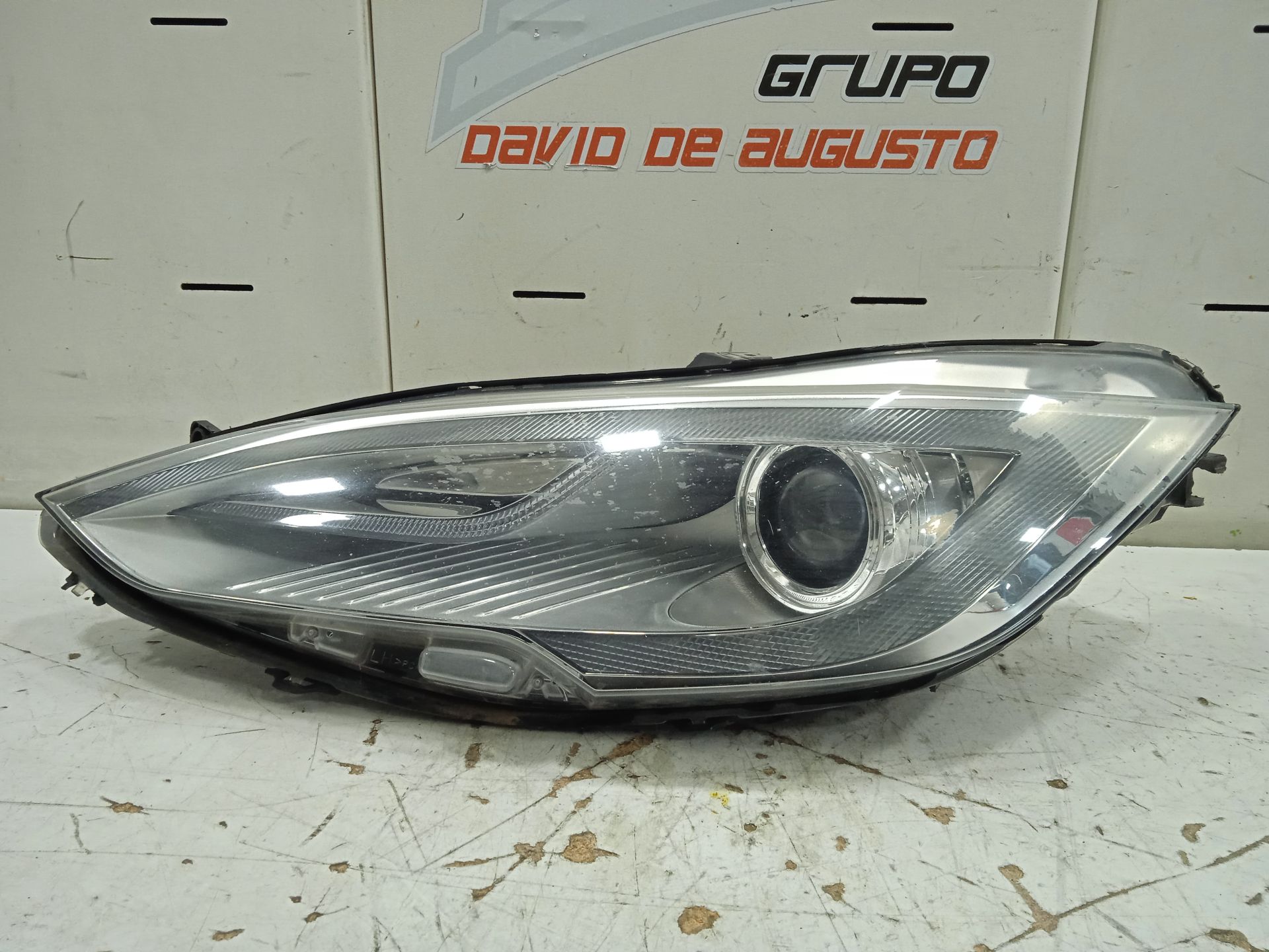 Faro izquierdo tesla model s basis