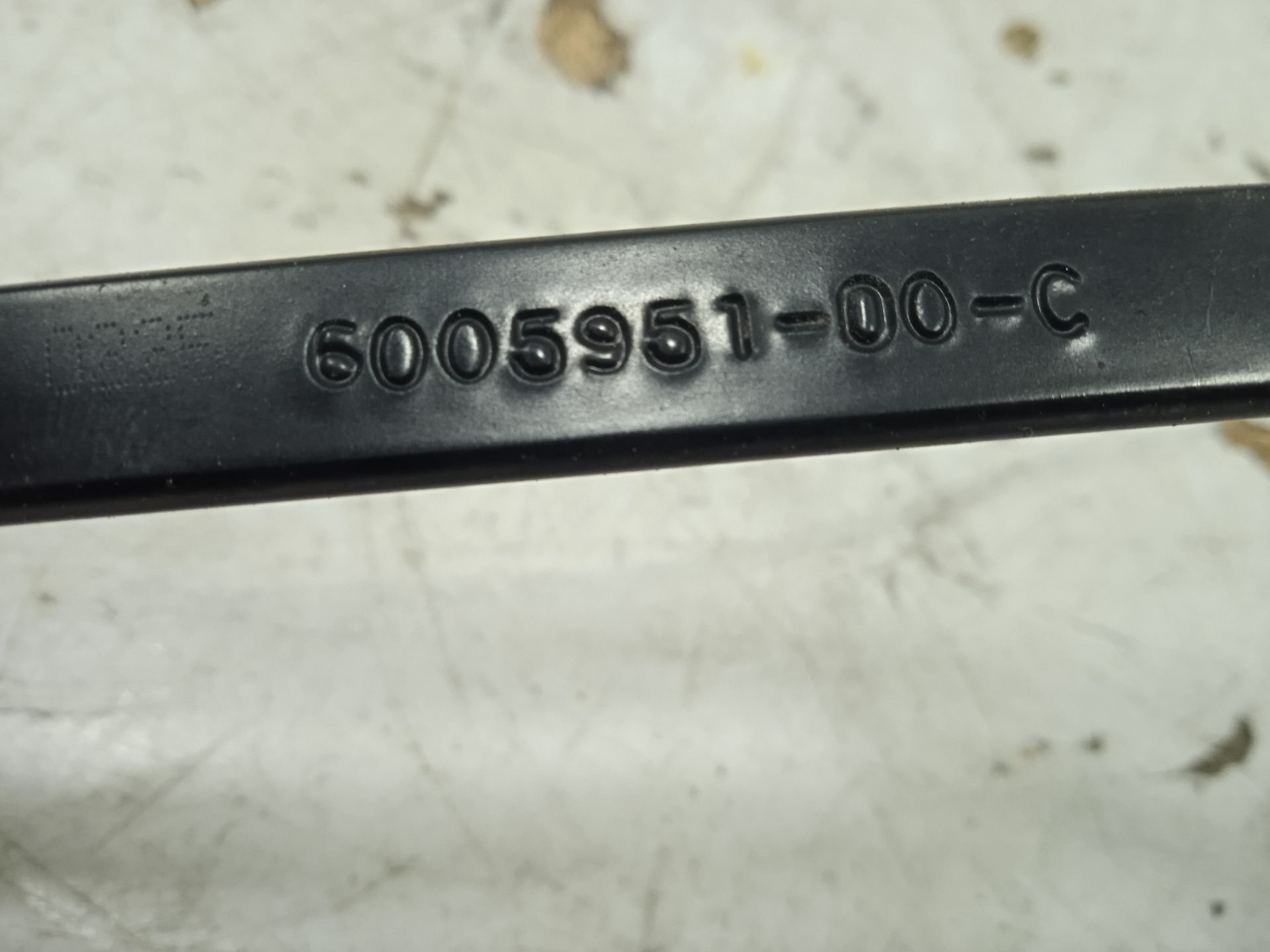 Brazo limpia delantero izquierdo tesla model s basis