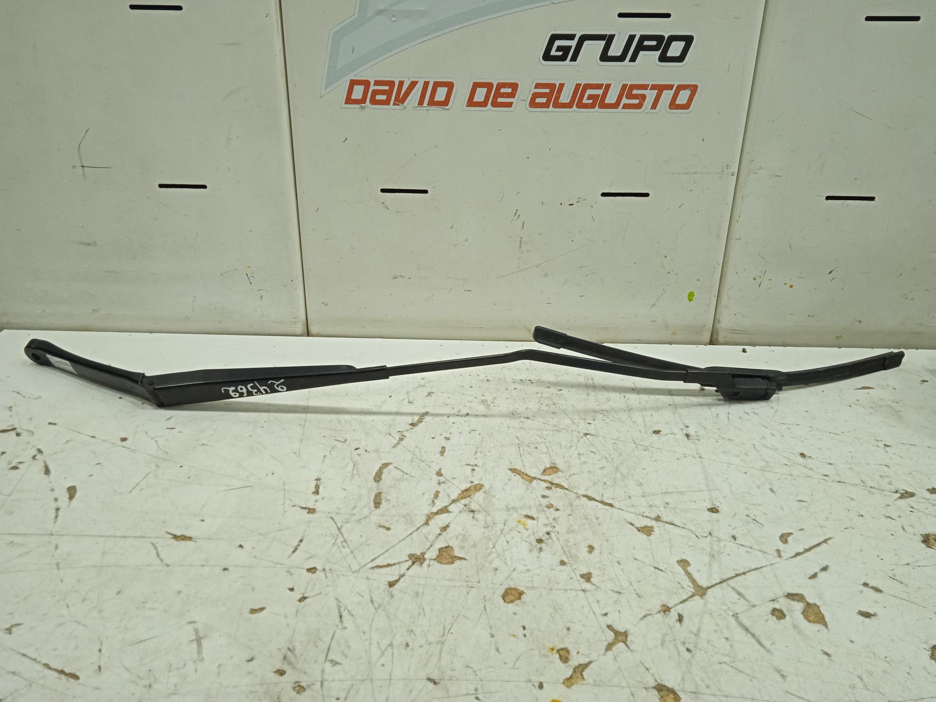 Brazo limpia delantero derecho tesla model s basis