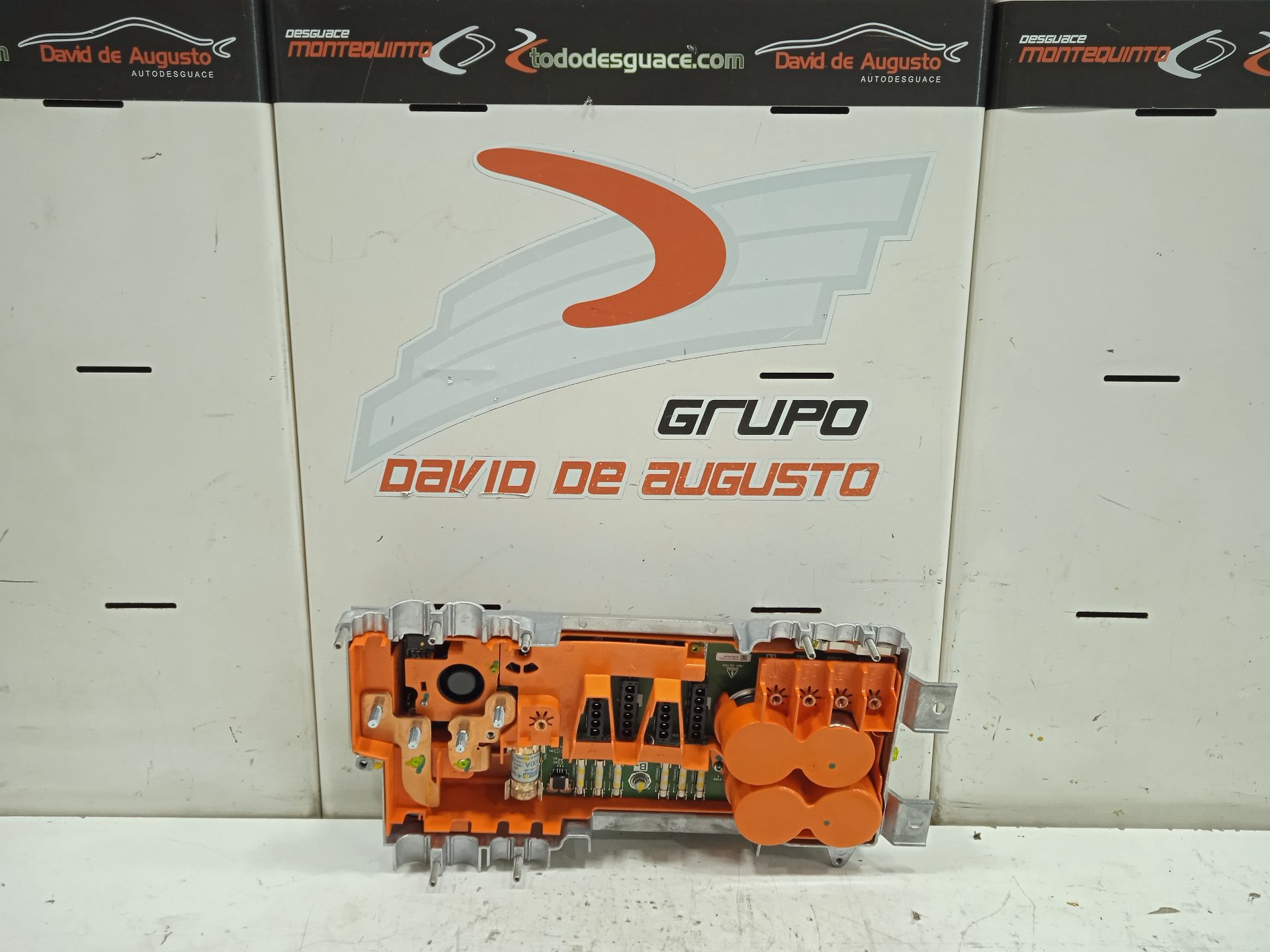 Caja reles / fusibles tesla model s basis