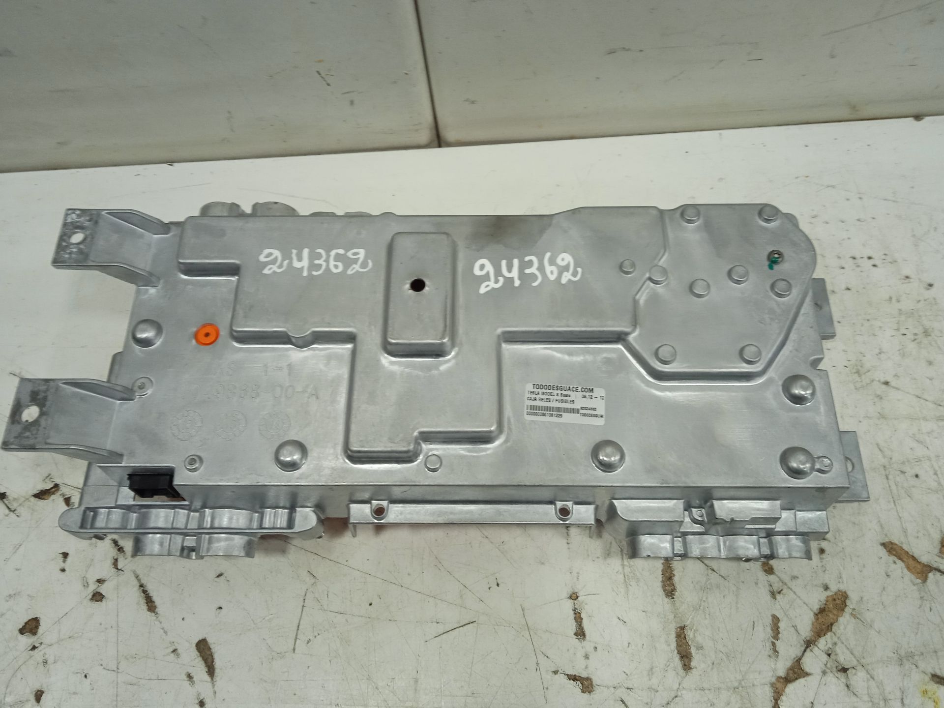 Caja reles / fusibles tesla model s basis