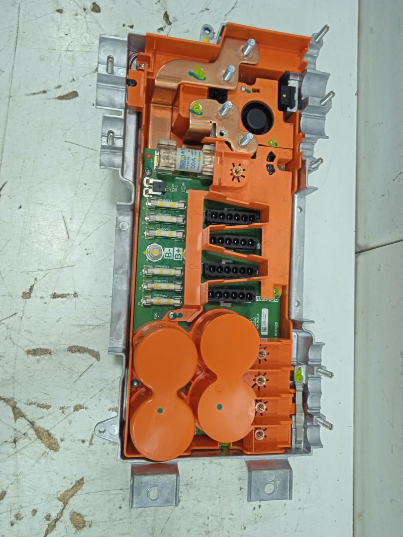 Caja reles / fusibles tesla model s basis
