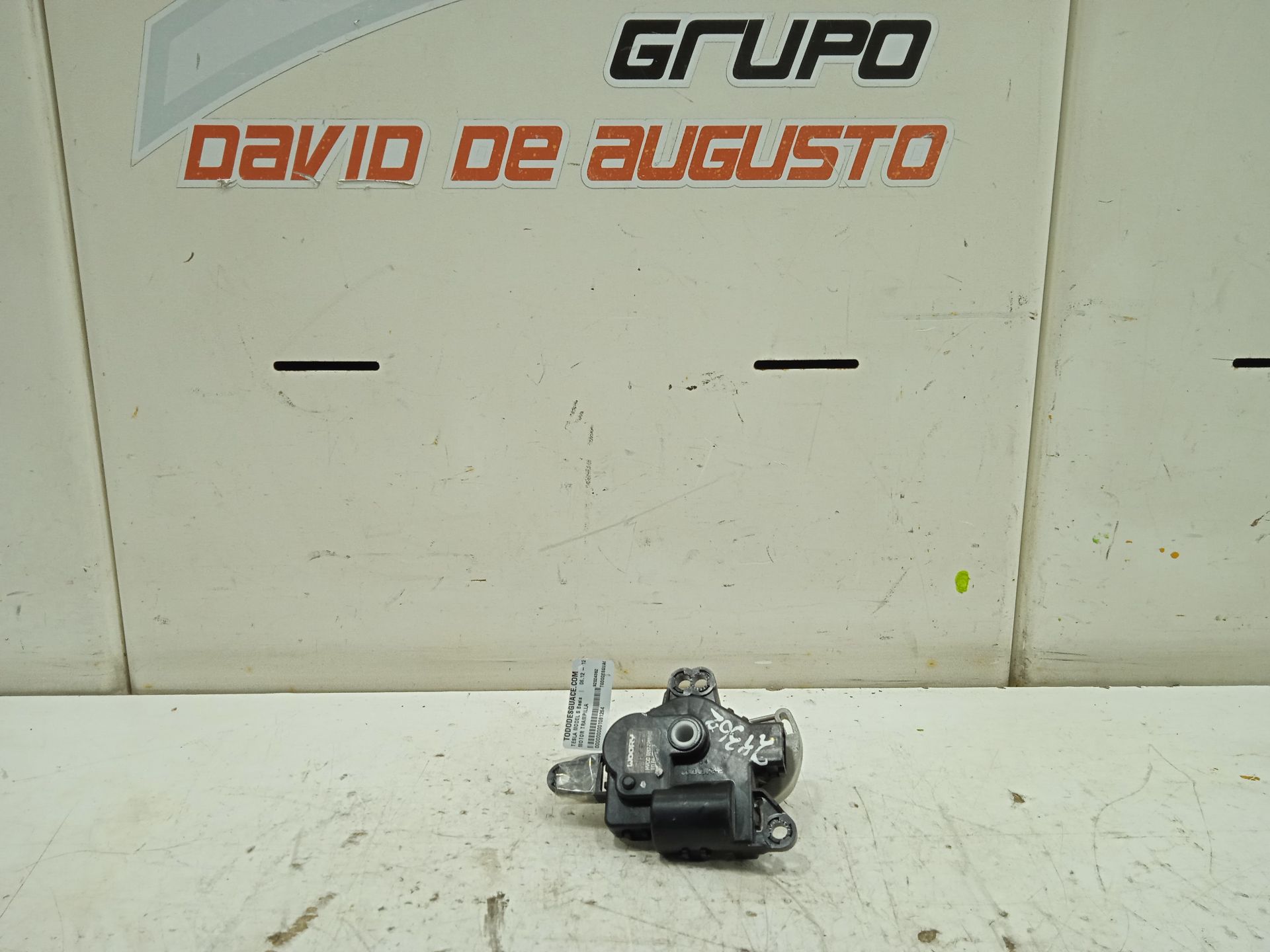 No identificado tesla model s basis