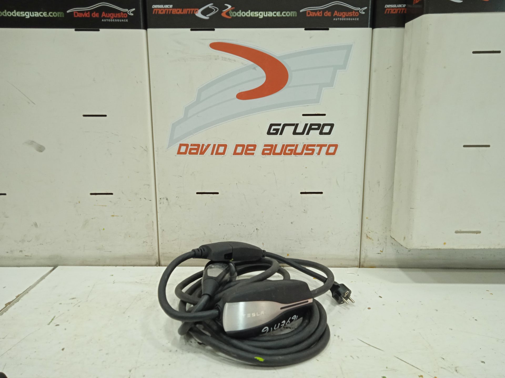 No identificado tesla model s basis