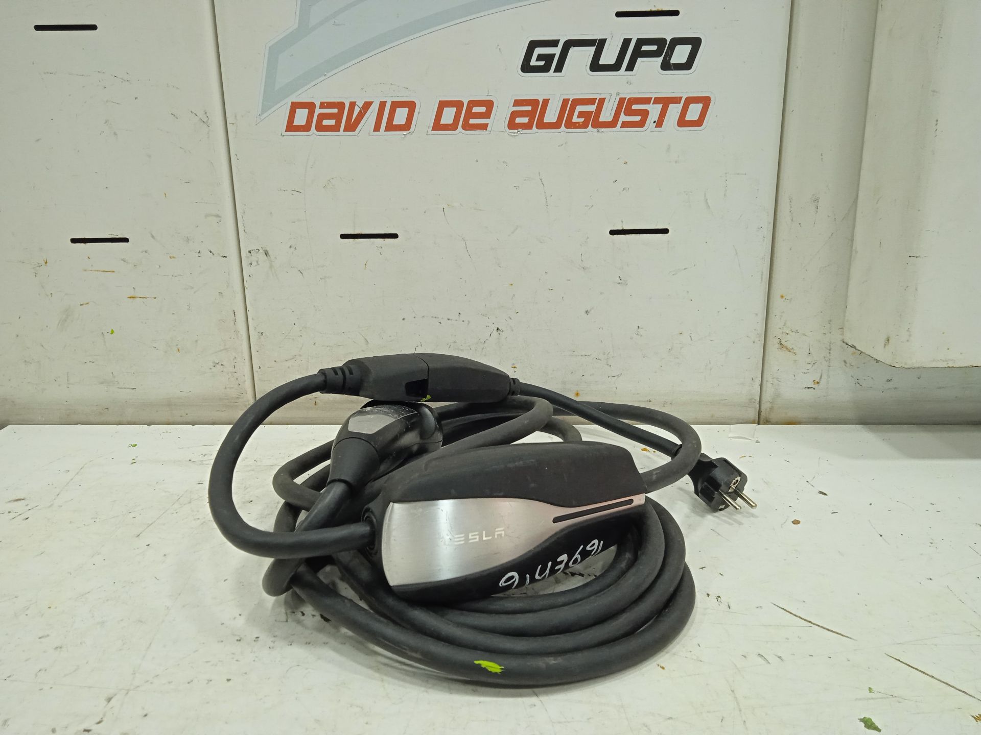 No identificado tesla model s basis