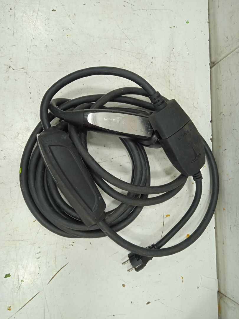No identificado tesla model s basis