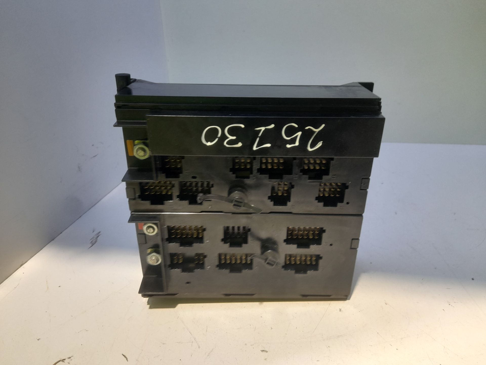 Caja reles / fusibles   no identificado