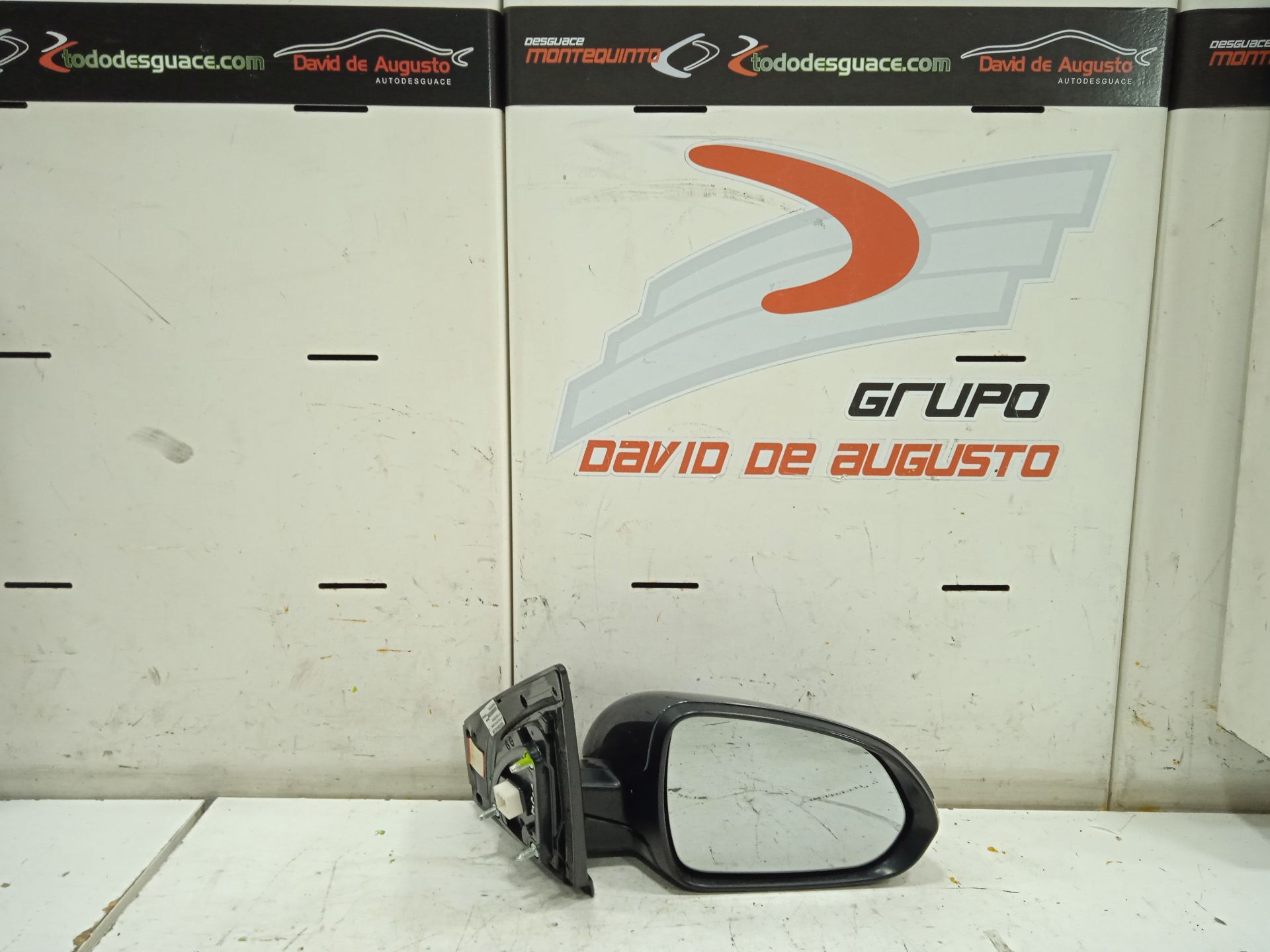 Retrovisor derecho   no identificado