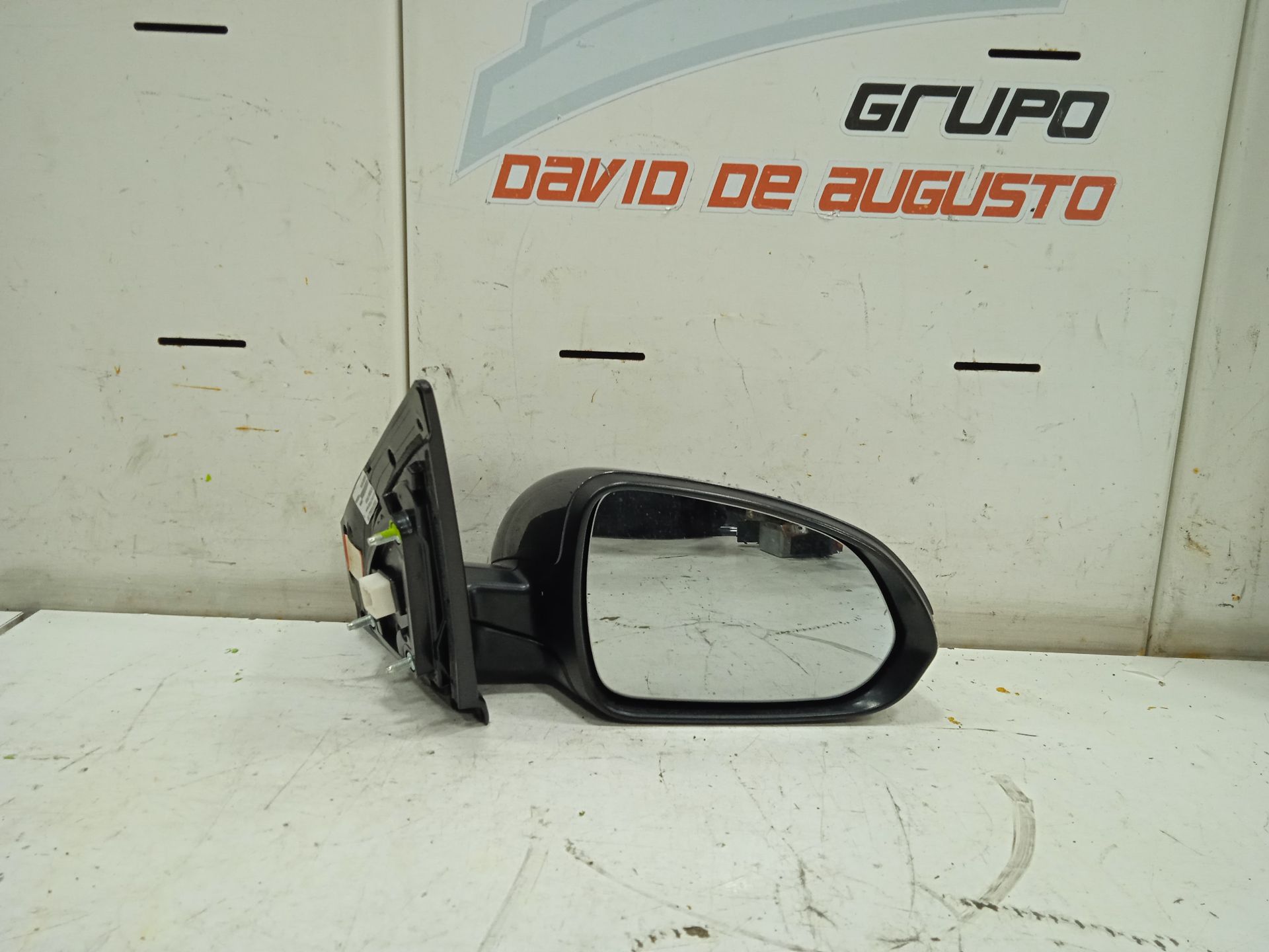 Retrovisor derecho   no identificado