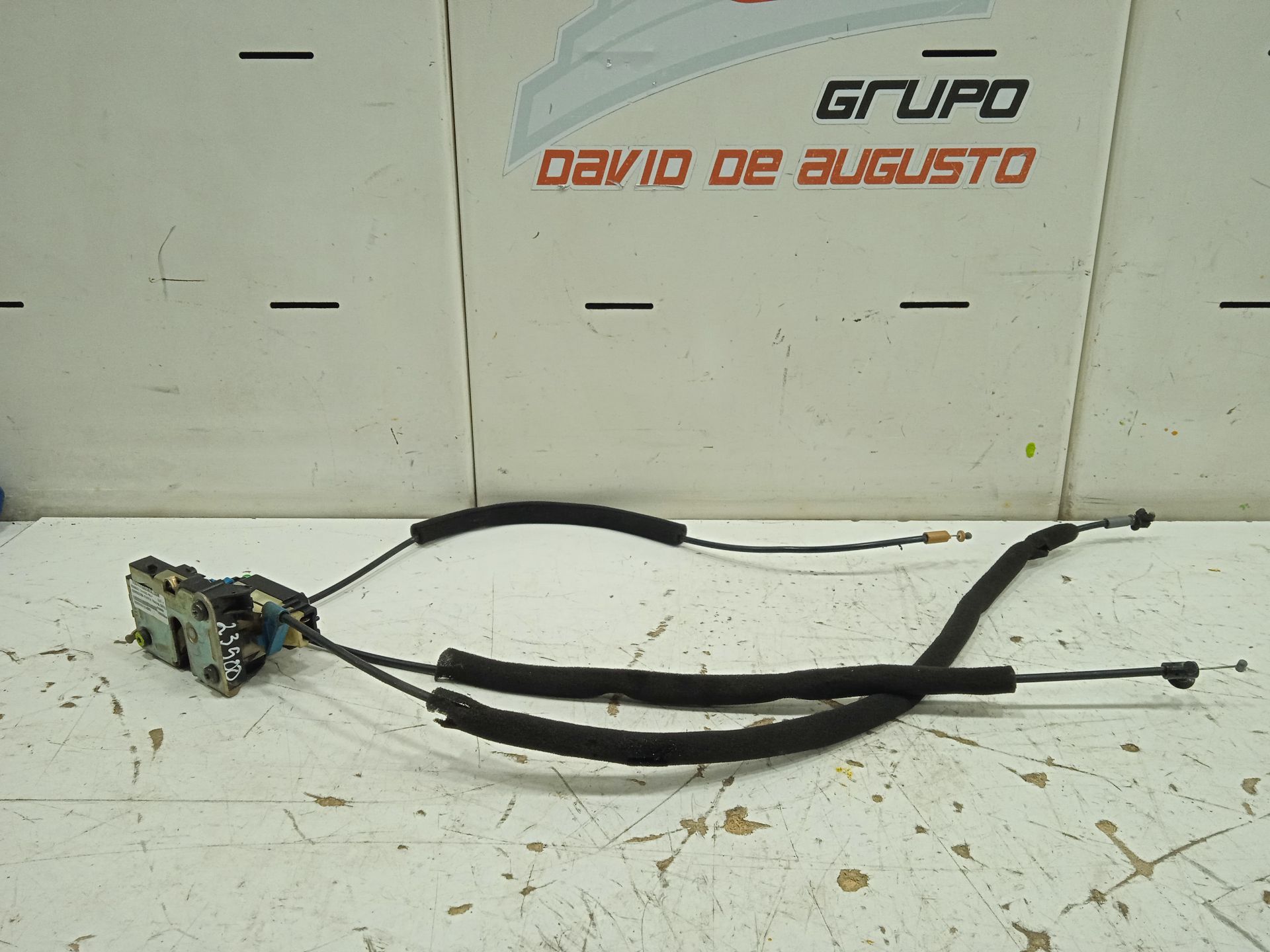 Cerradura puerta trasera derecha   no identificado