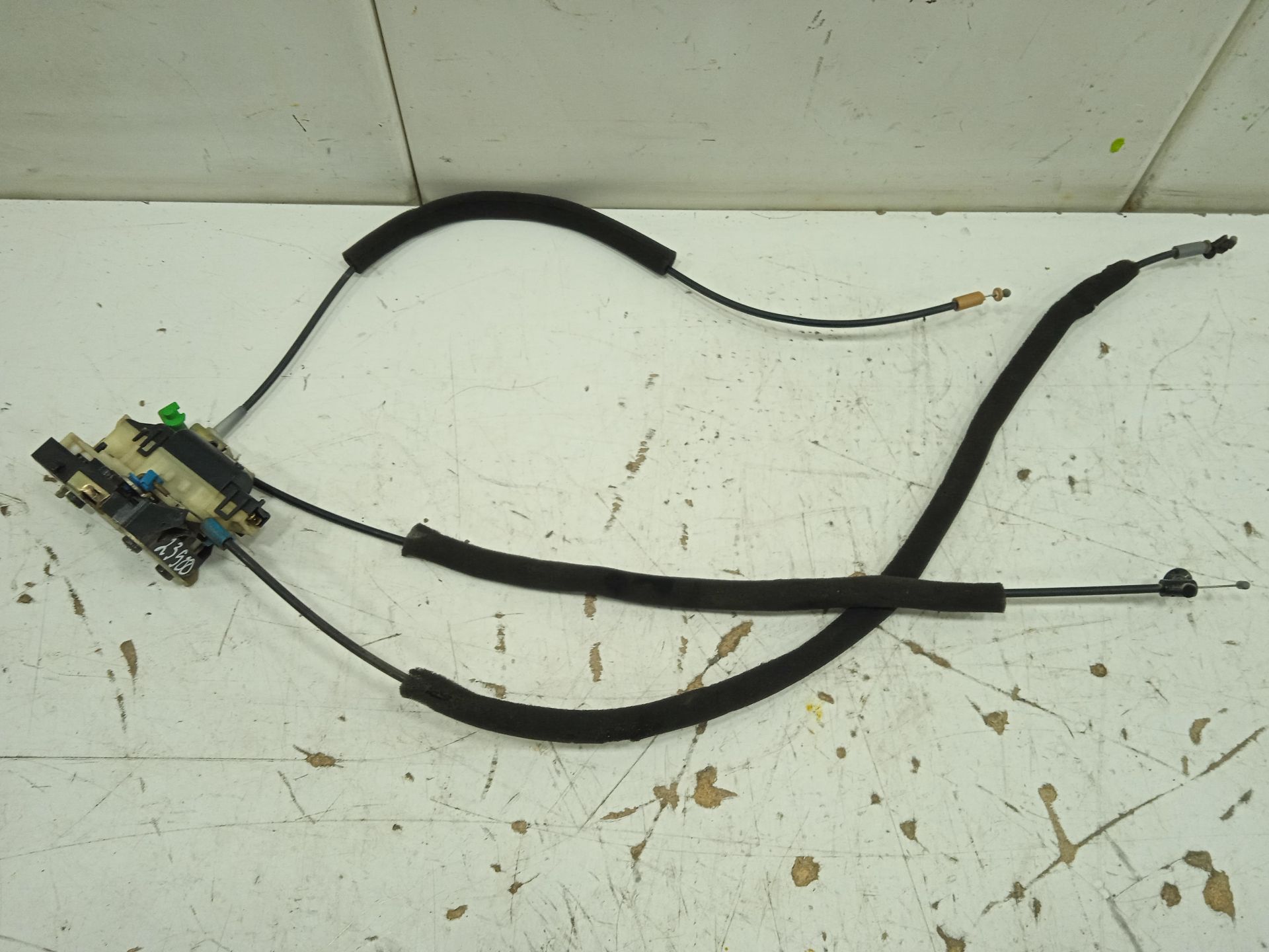 Cerradura puerta trasera derecha   no identificado