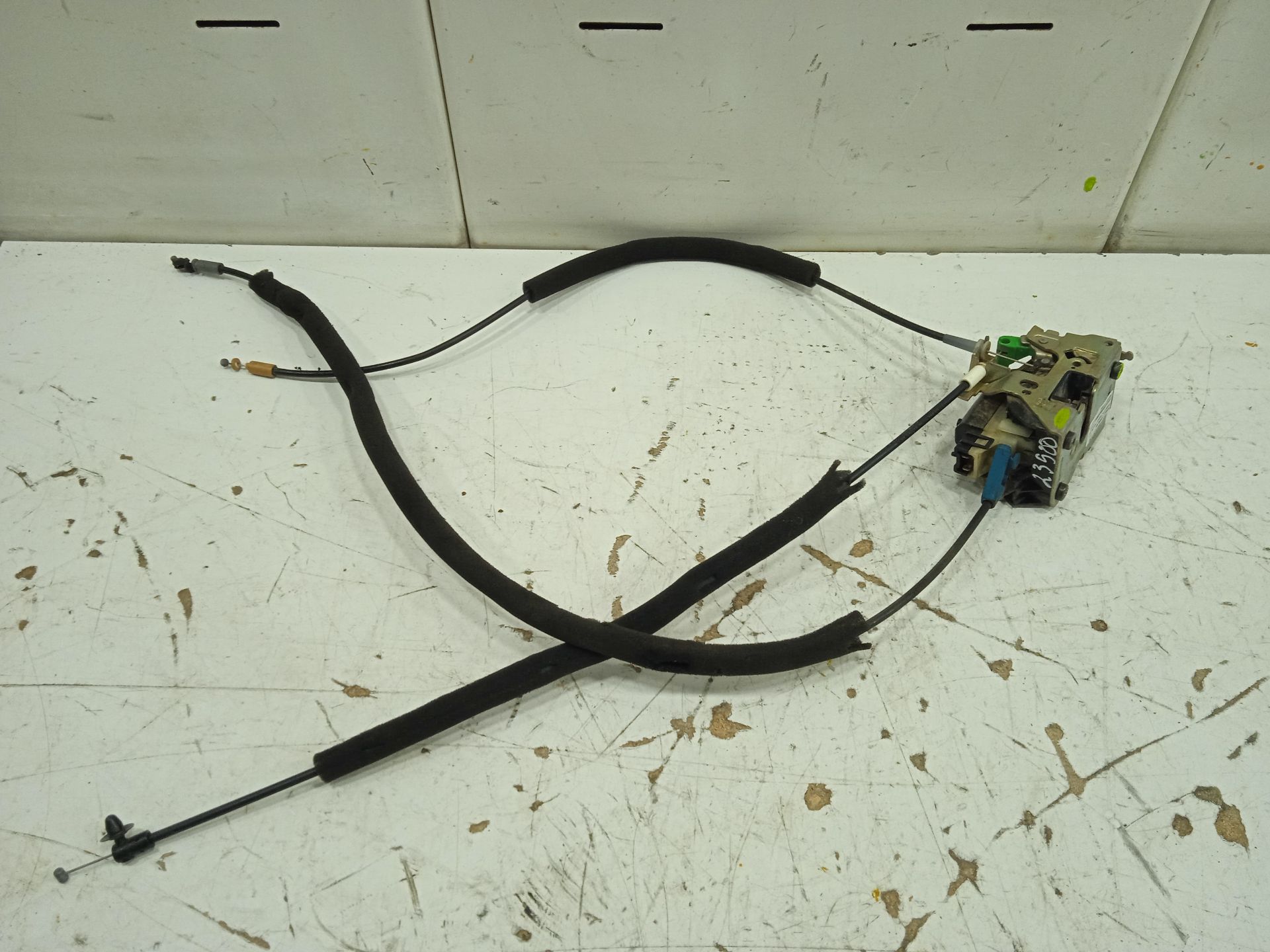 Cerradura puerta trasera derecha   no identificado