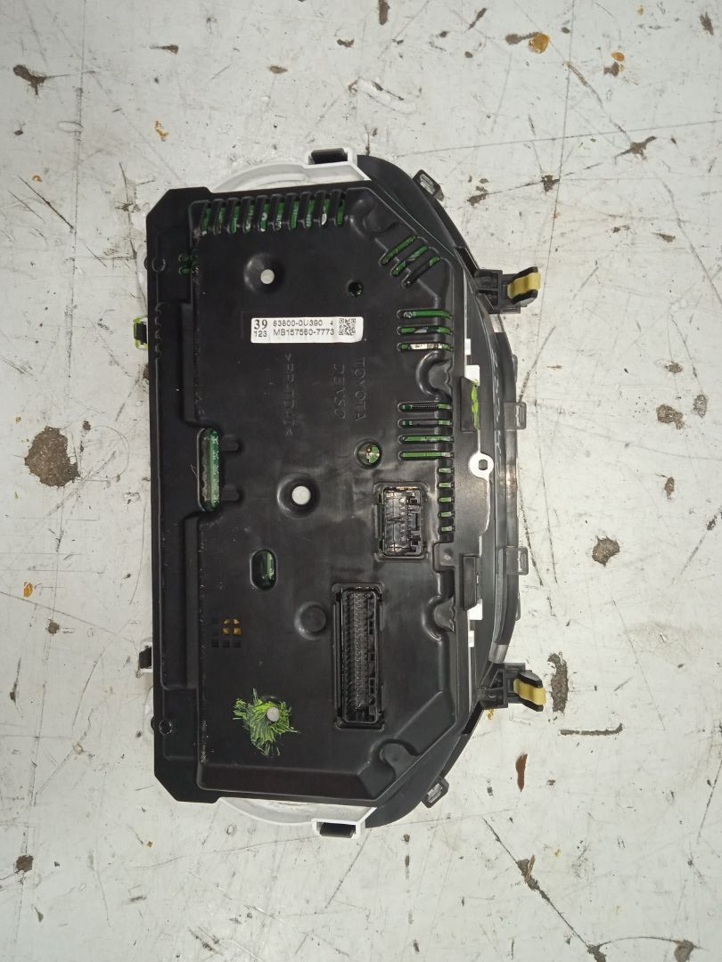 Cuadro instrumentos toyota yaris (p13) hybrid feel!