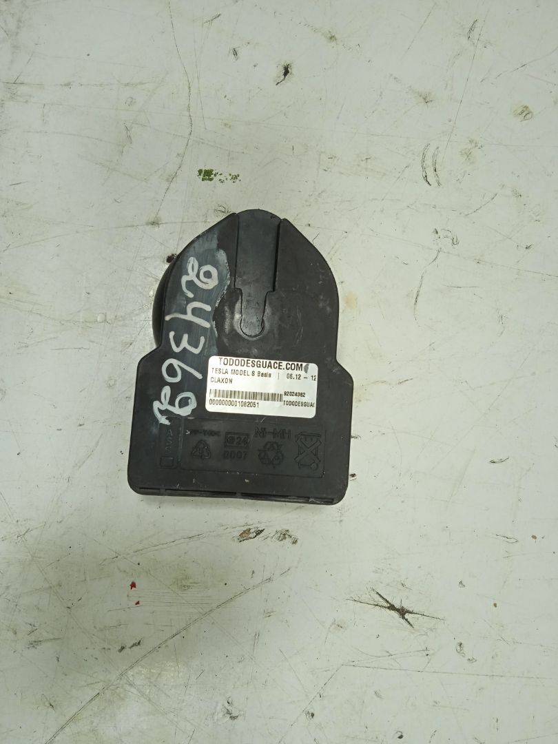 Claxon tesla model s basis