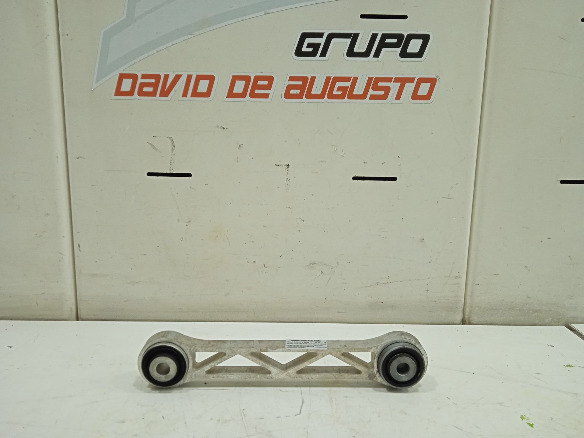 Brazo suspension superior trasero izquierdo tesla model s basis