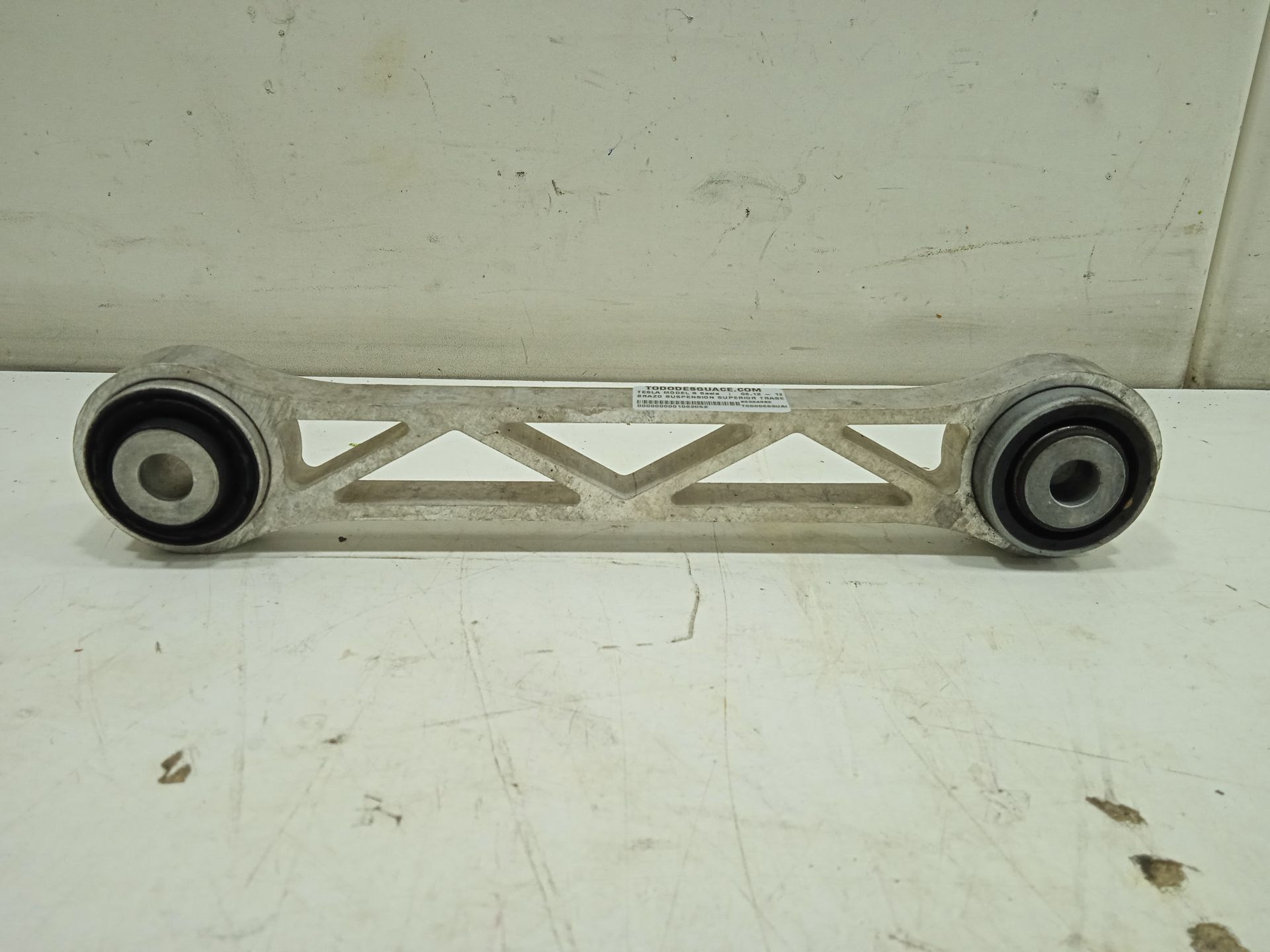 Brazo suspension superior trasero izquierdo tesla model s basis