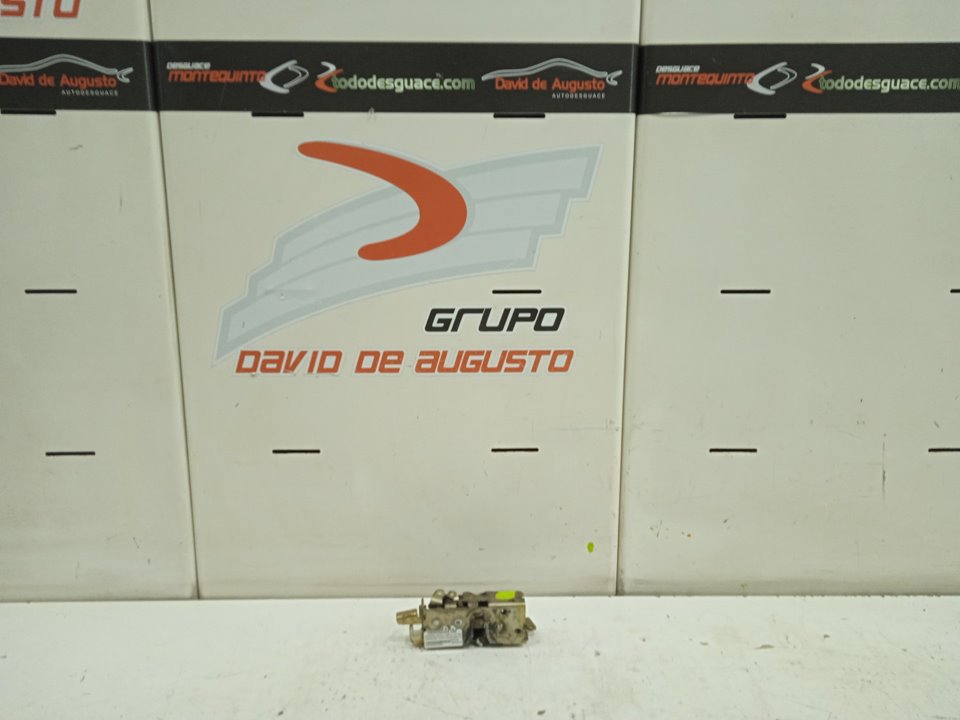 Cerradura puerta delantera derecha mercedes-benz axor 2 cr 2-ejes 18 t bm 944 95024 (2004) 1829   4x2      om 906 la   nr