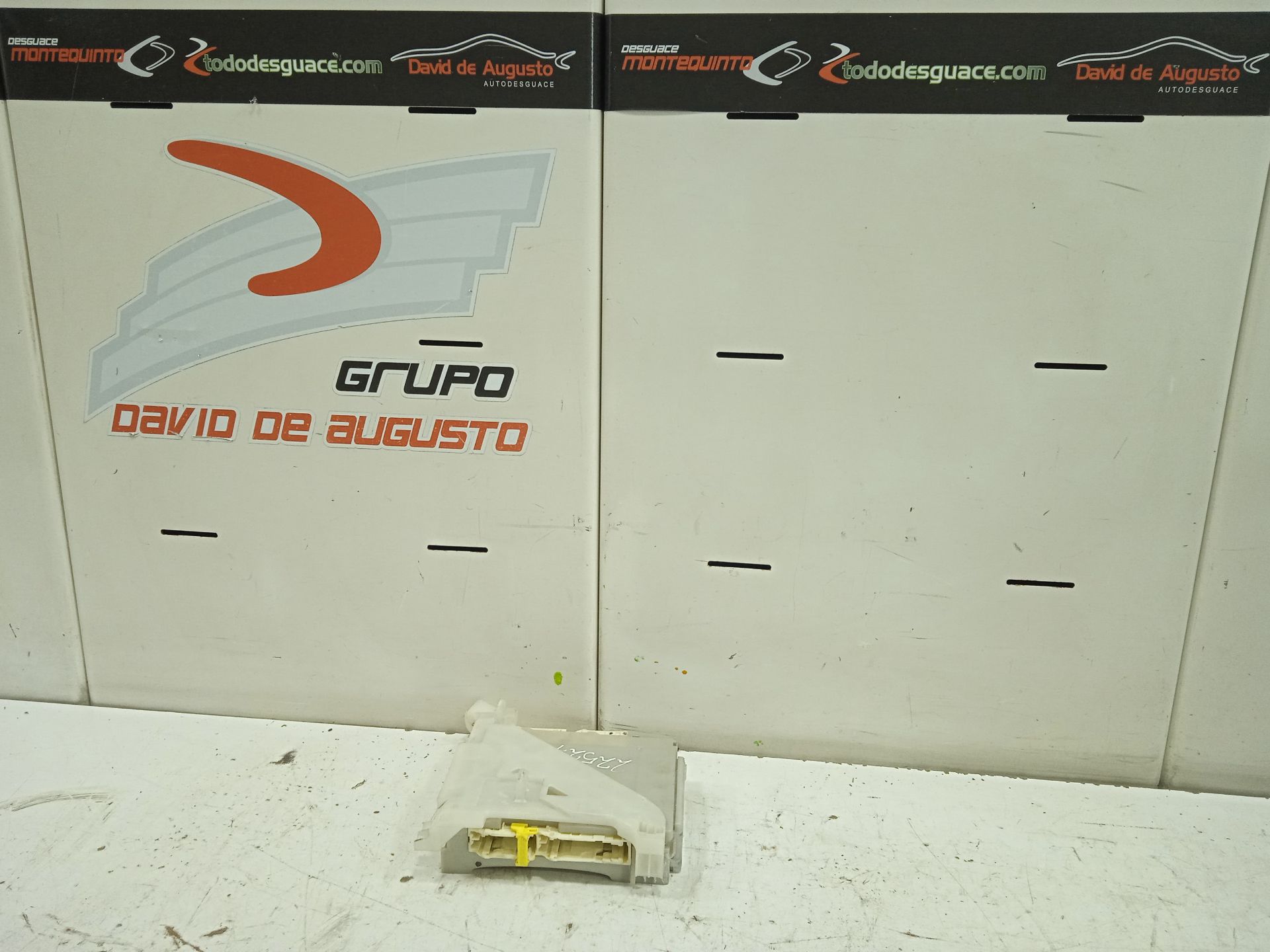 Caja reles / fusibles lexus ct (zwa10) 200h