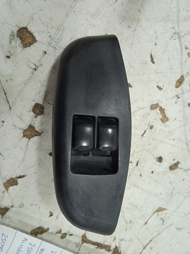 Mando elevalunas delantero izquierdo daewoo kalos 1.4 se