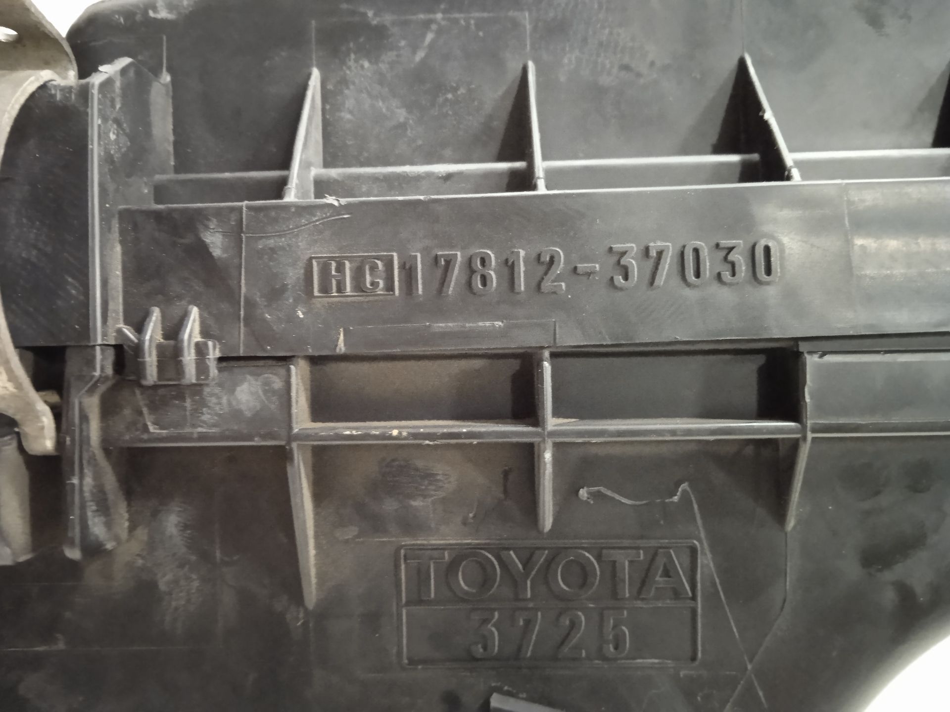 Caja filtro aire toyota prius (zvw30) plugin hybrid advance
