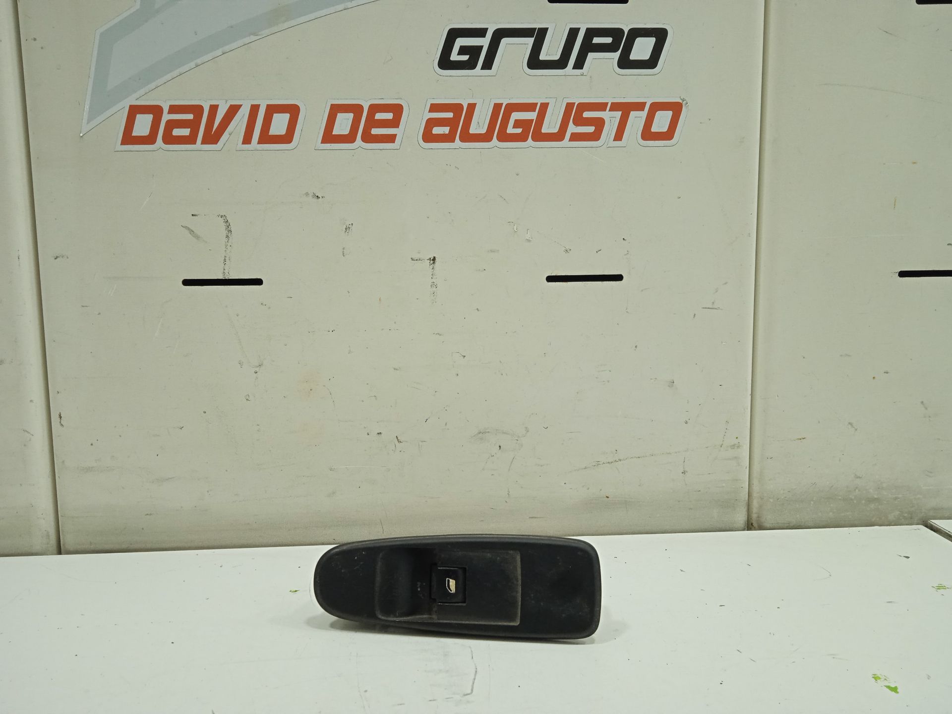Mando elevalunas delantero derecho citroen c4 picasso seduction