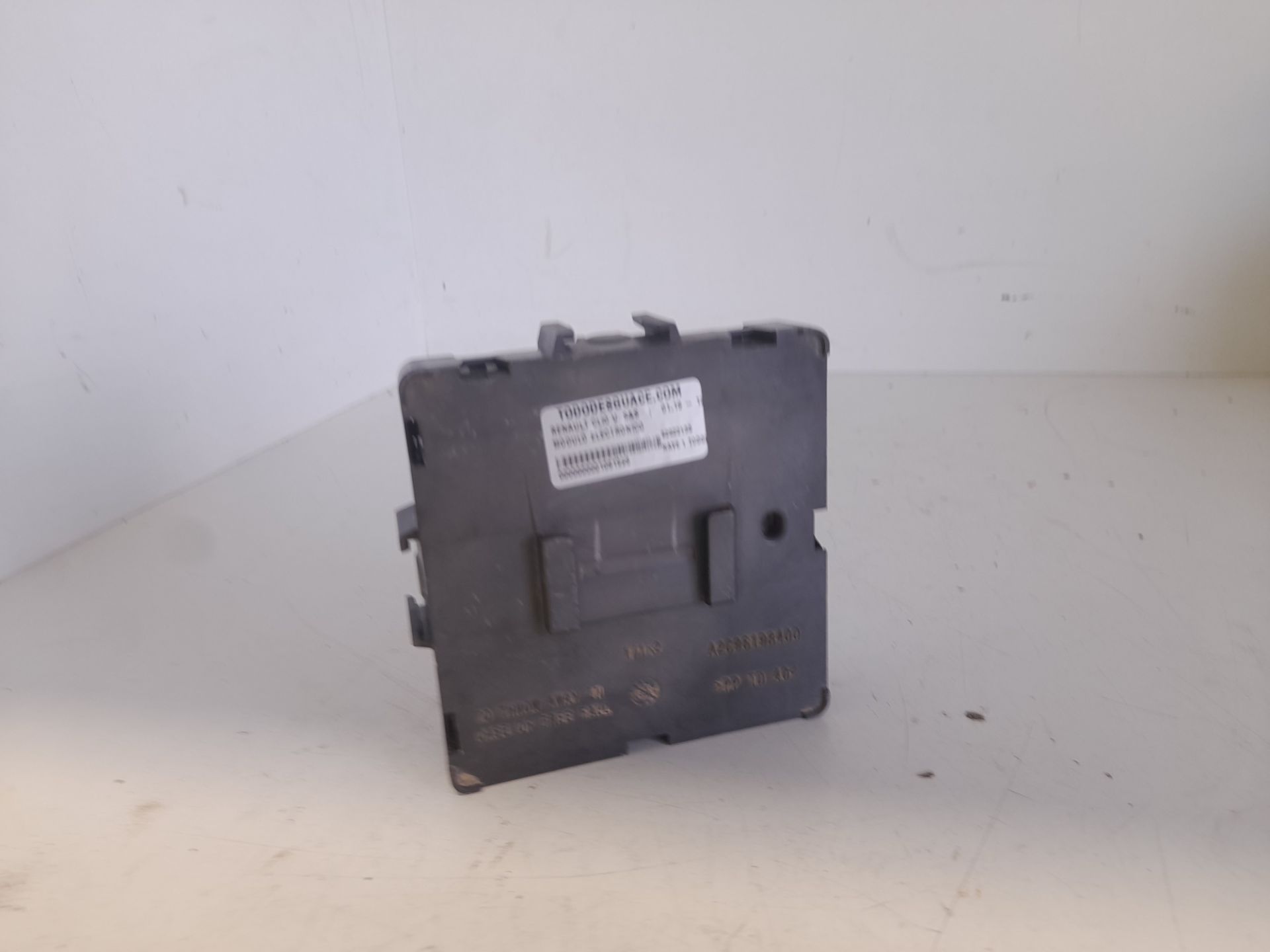 Modulo electronico renault  no identificado