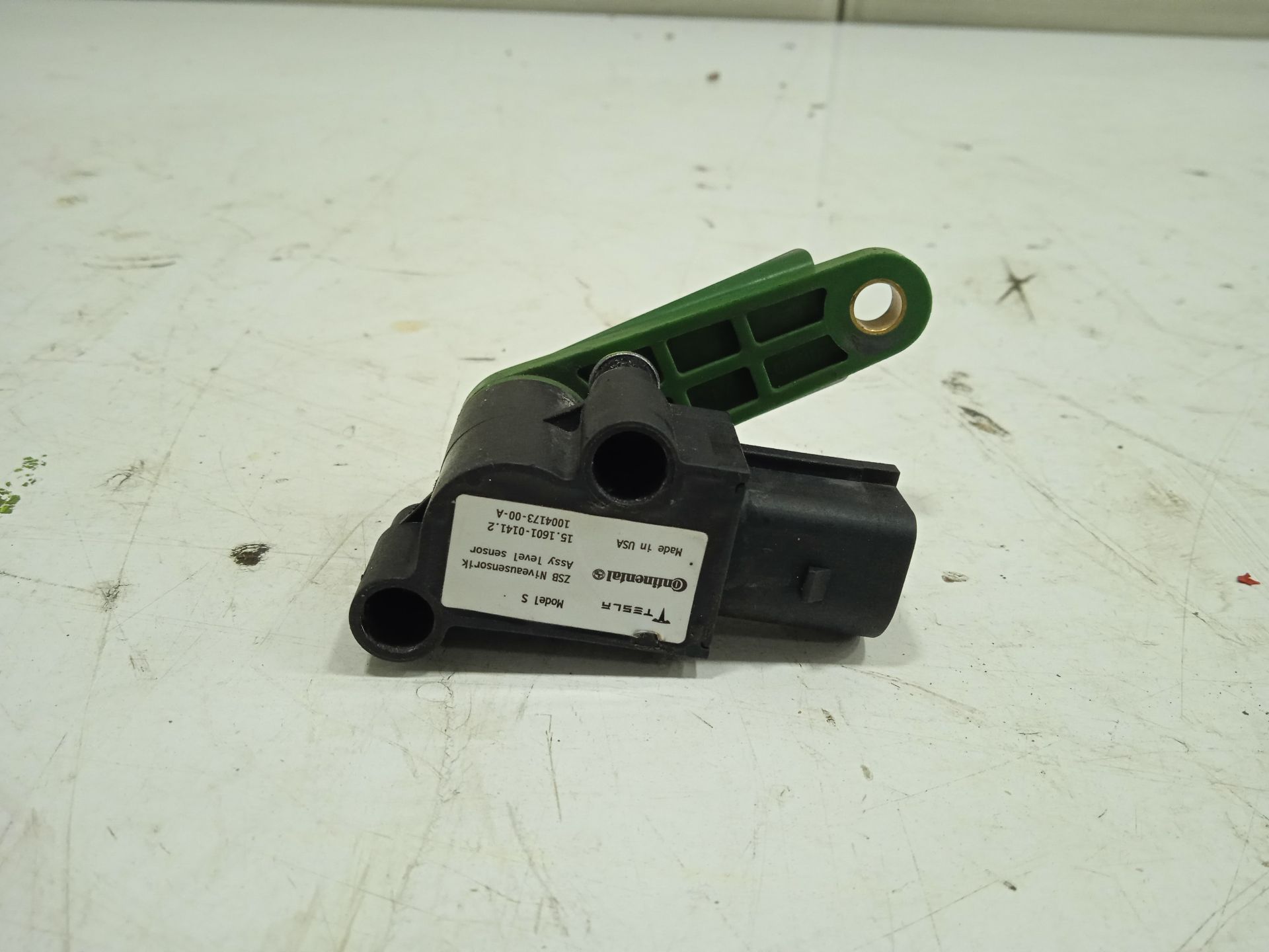 Sensor tesla model s basis