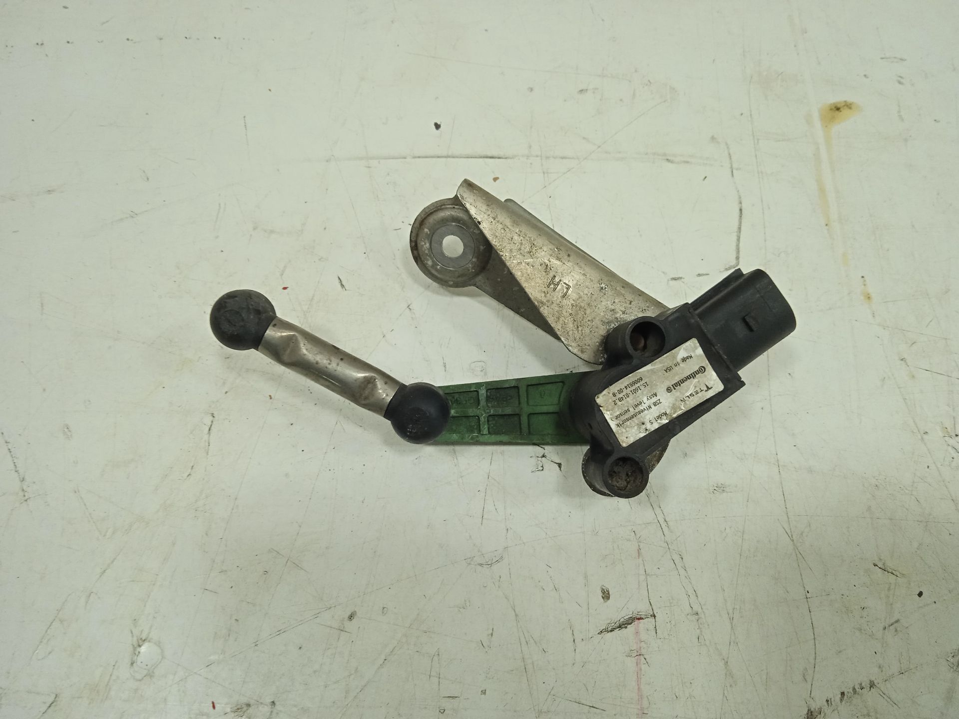 Sensor tesla model s basis