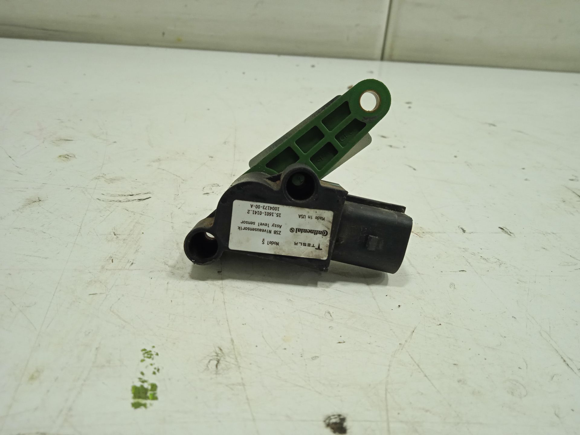 Sensor tesla model s basis