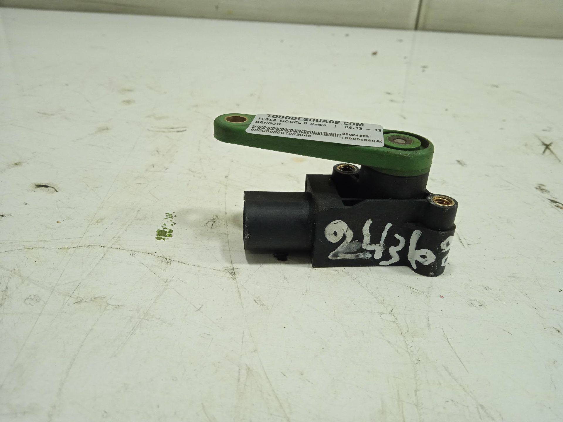 Sensor tesla model s basis