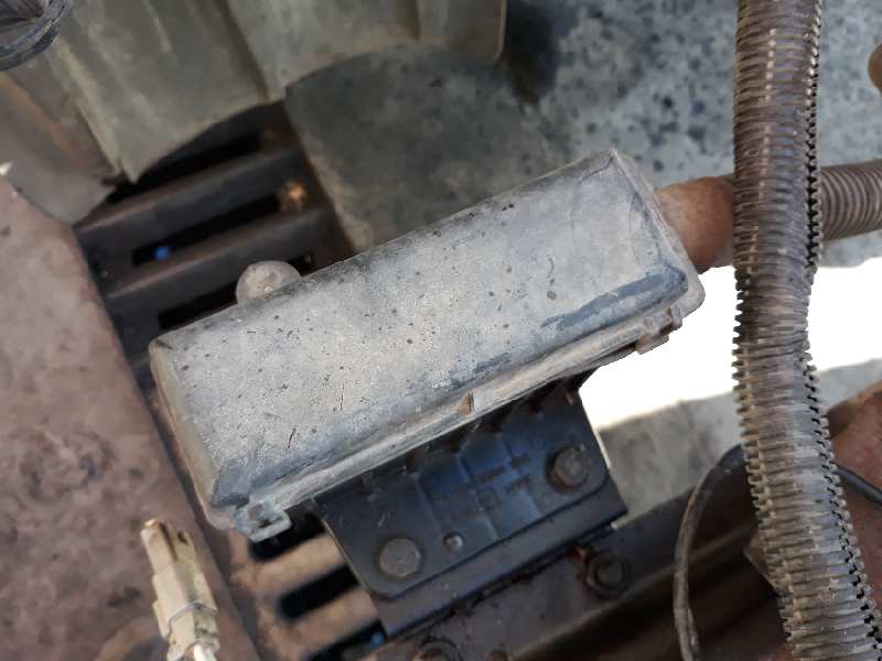  caja reles / fusibles   nissan atleon 165 165 8660n