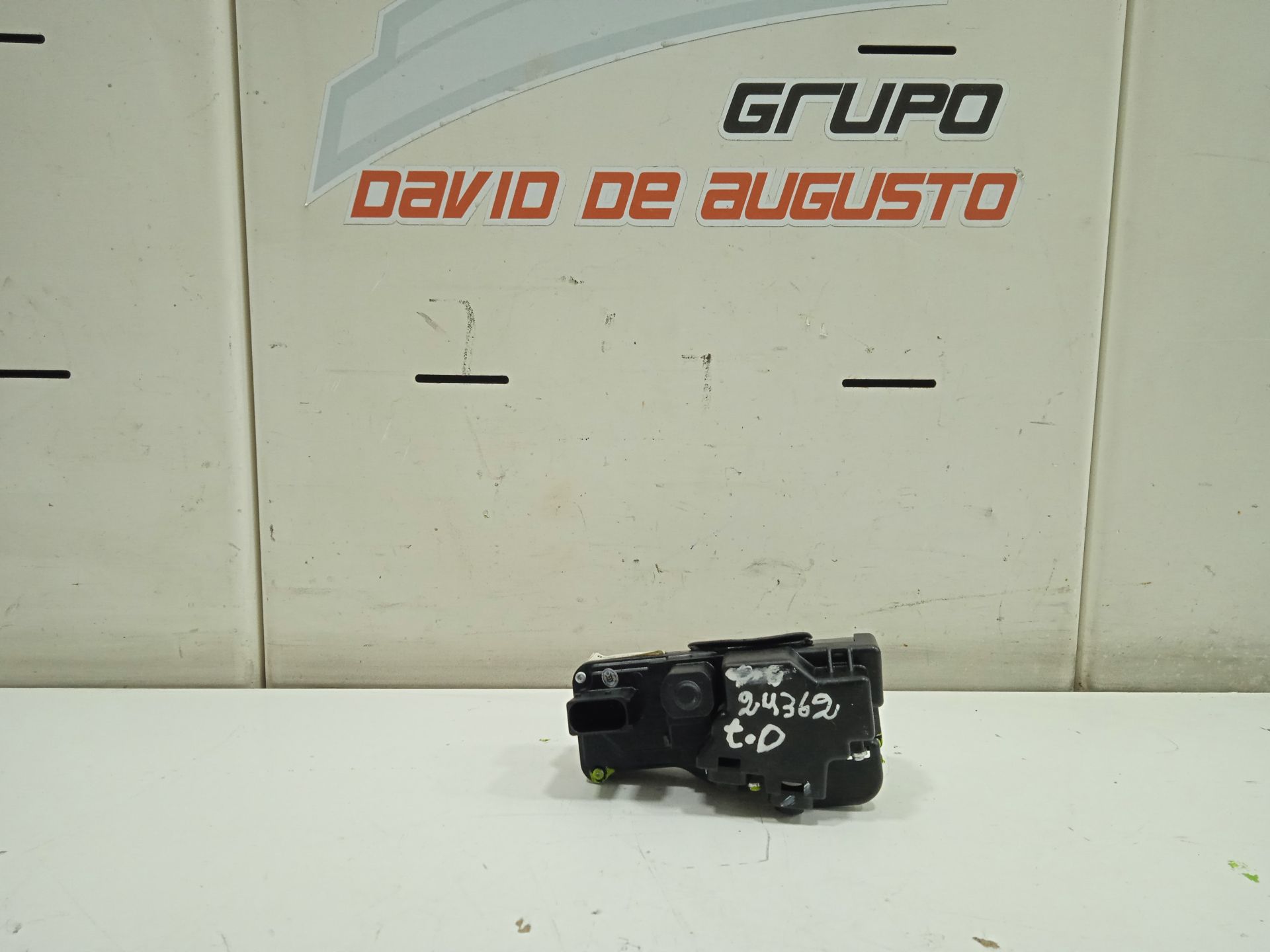 Cerradura puerta trasera derecha tesla model s basis