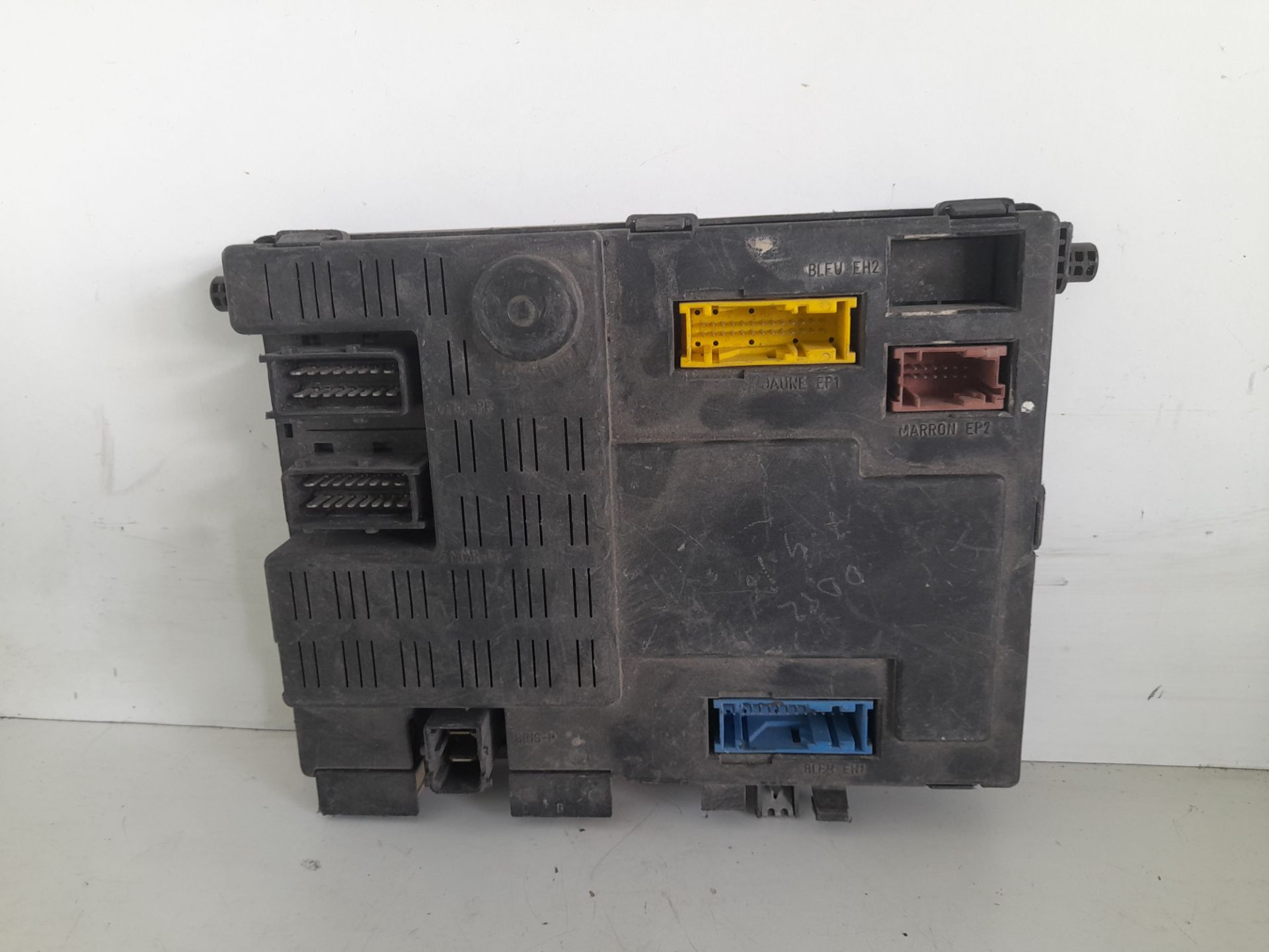 Caja reles / fusibles   no identificado