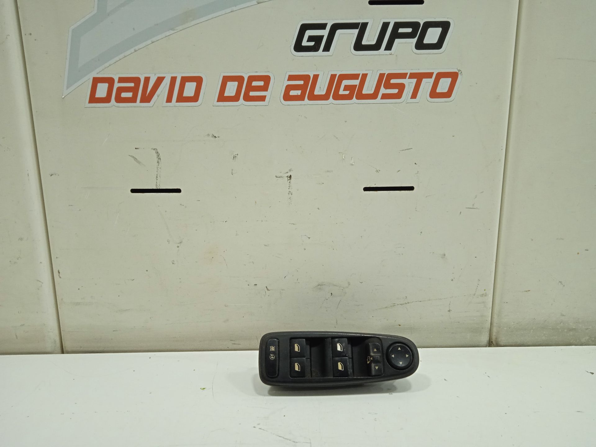Mando elevalunas delantero izquierdo citroen c4 picasso seduction
