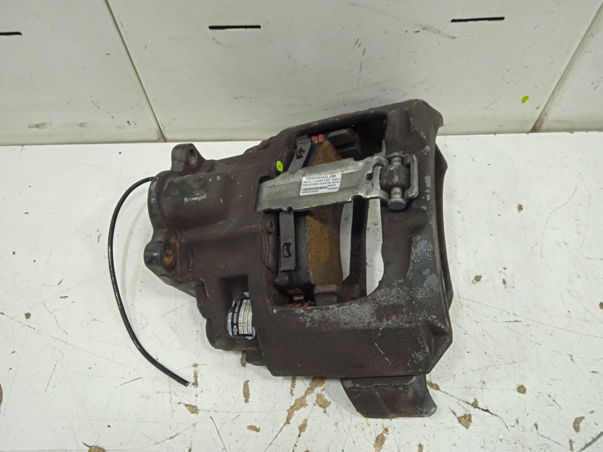 Pinza de freno delantera izquierda man tgl 10.xxx 10.210   chasis c (compact)