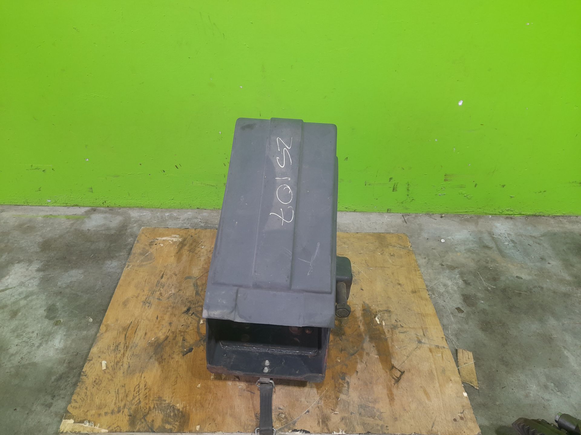 Soporte rueda repuesto iveco eurocargo (03.2008) 