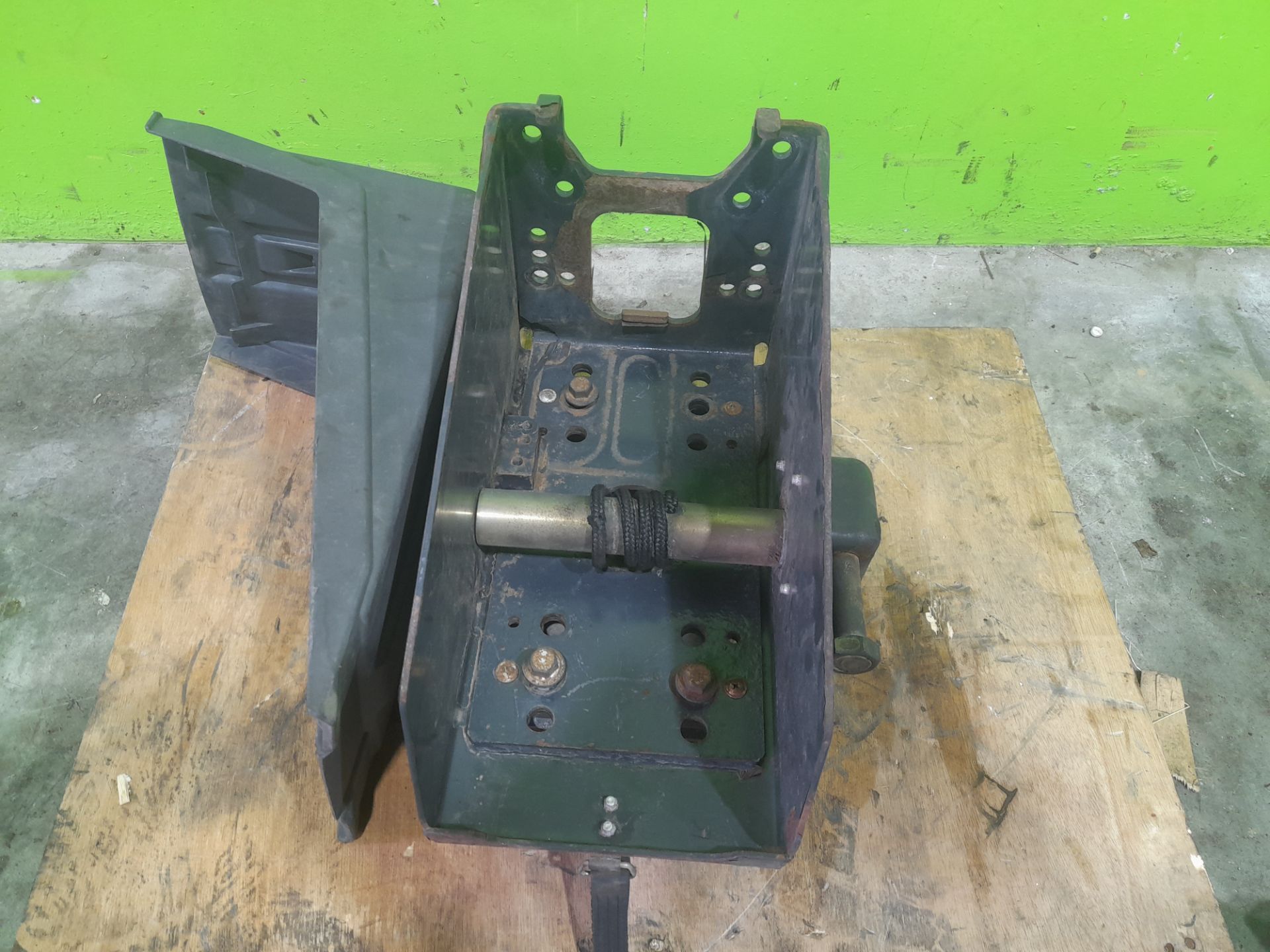 Soporte rueda repuesto iveco eurocargo (03.2008) 