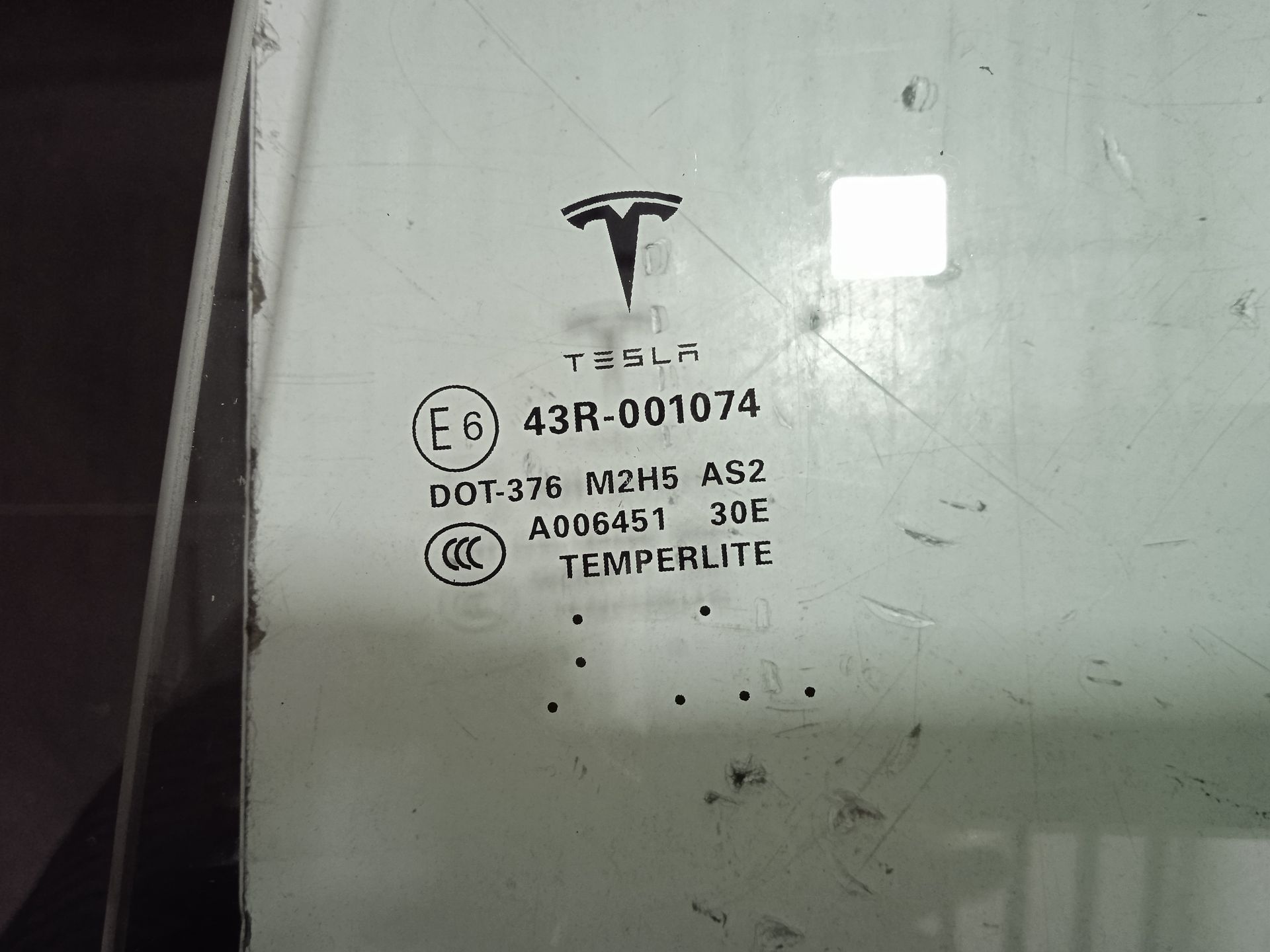 Luna trasera izquierda tesla model s basis