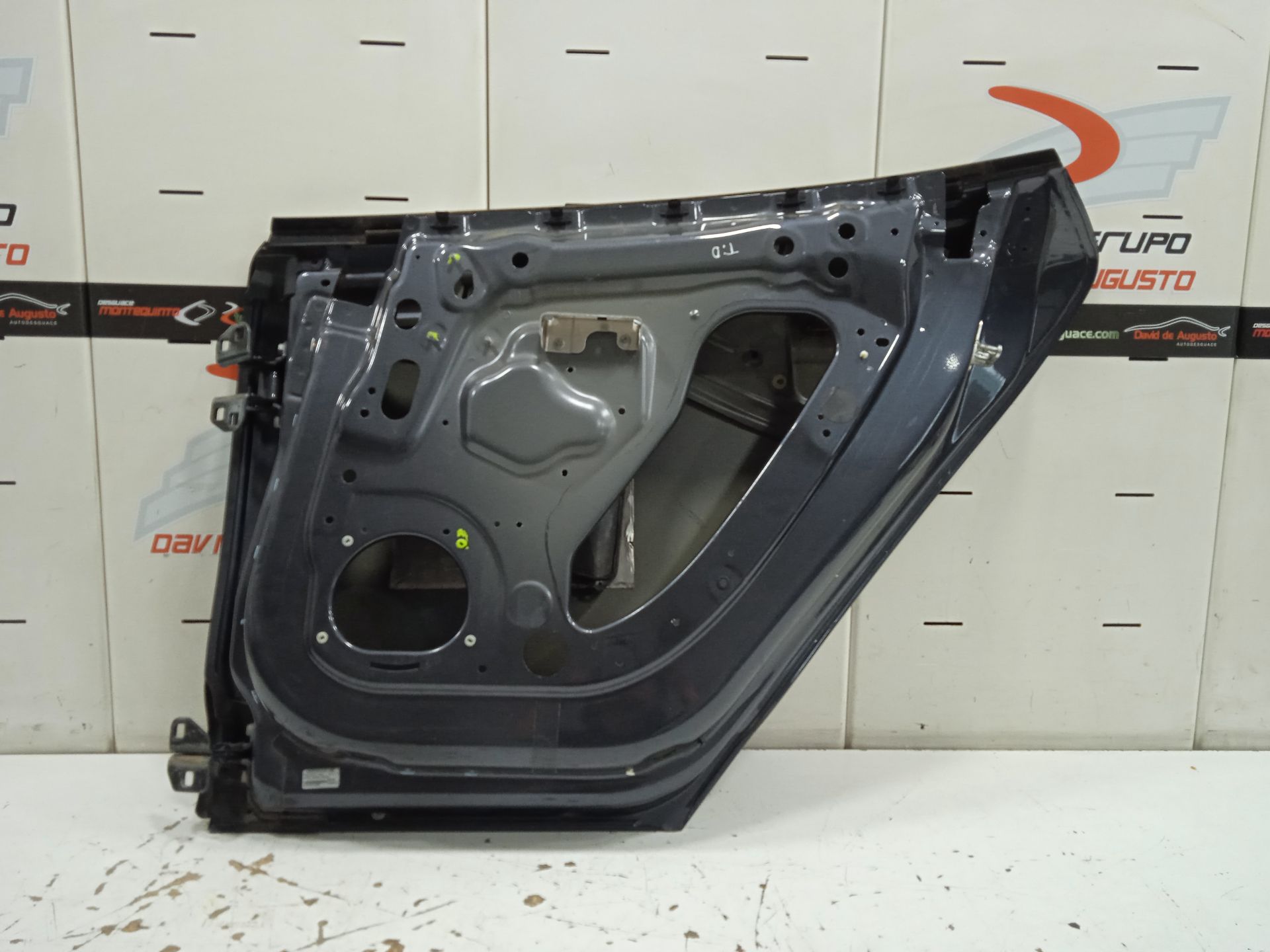 Puerta trasera derecha tesla model s basis