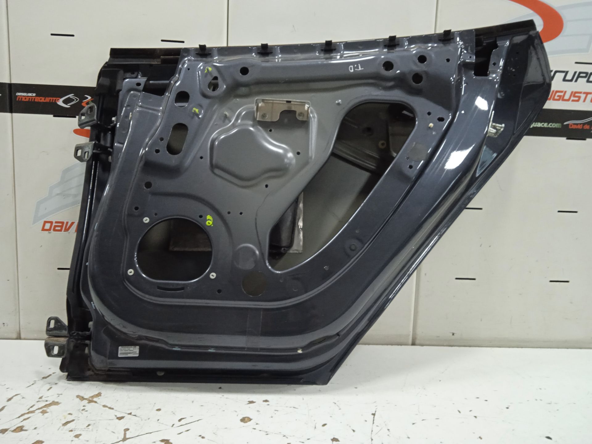 Puerta trasera derecha tesla model s basis