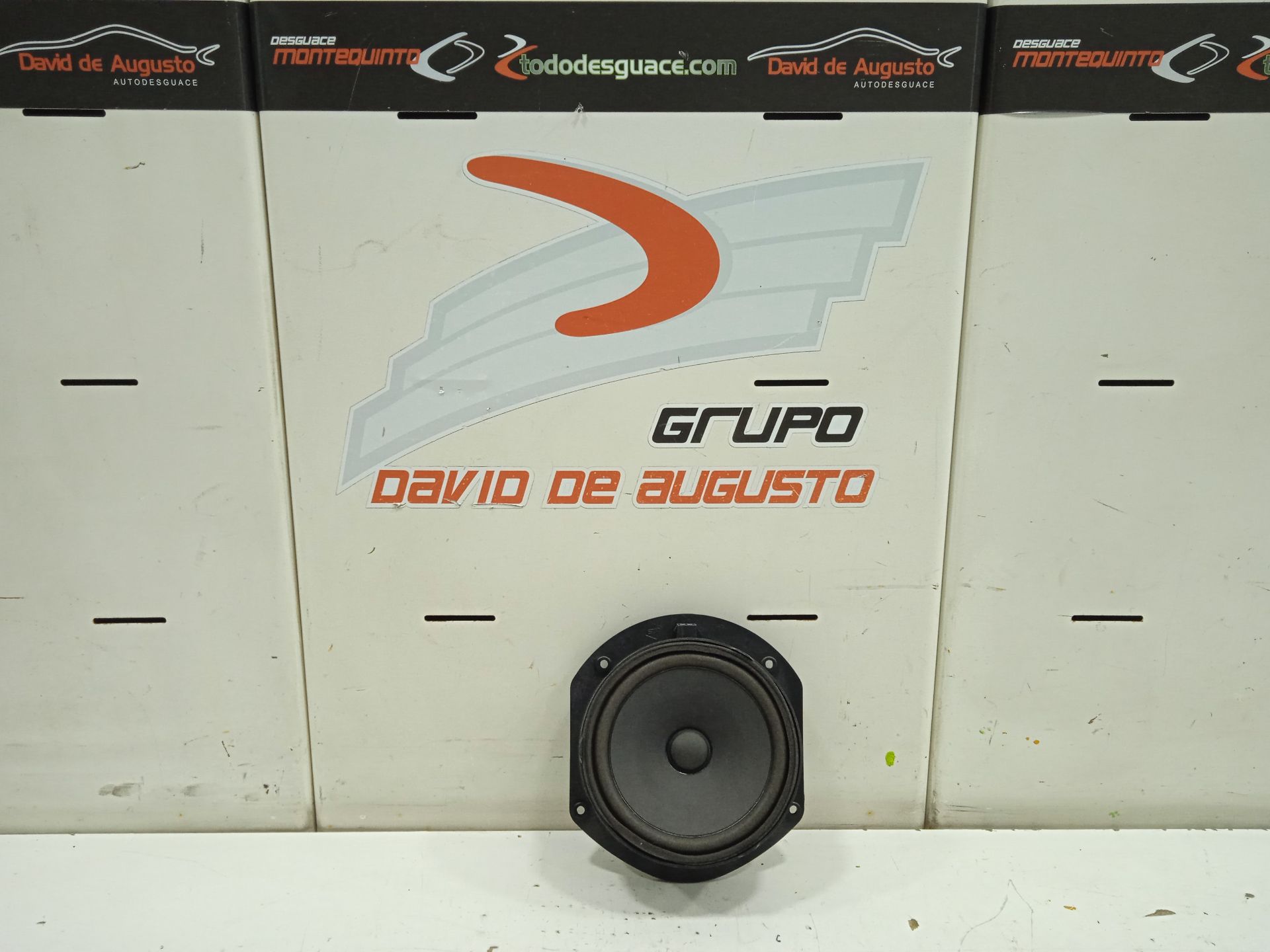 No identificado tesla model s basis