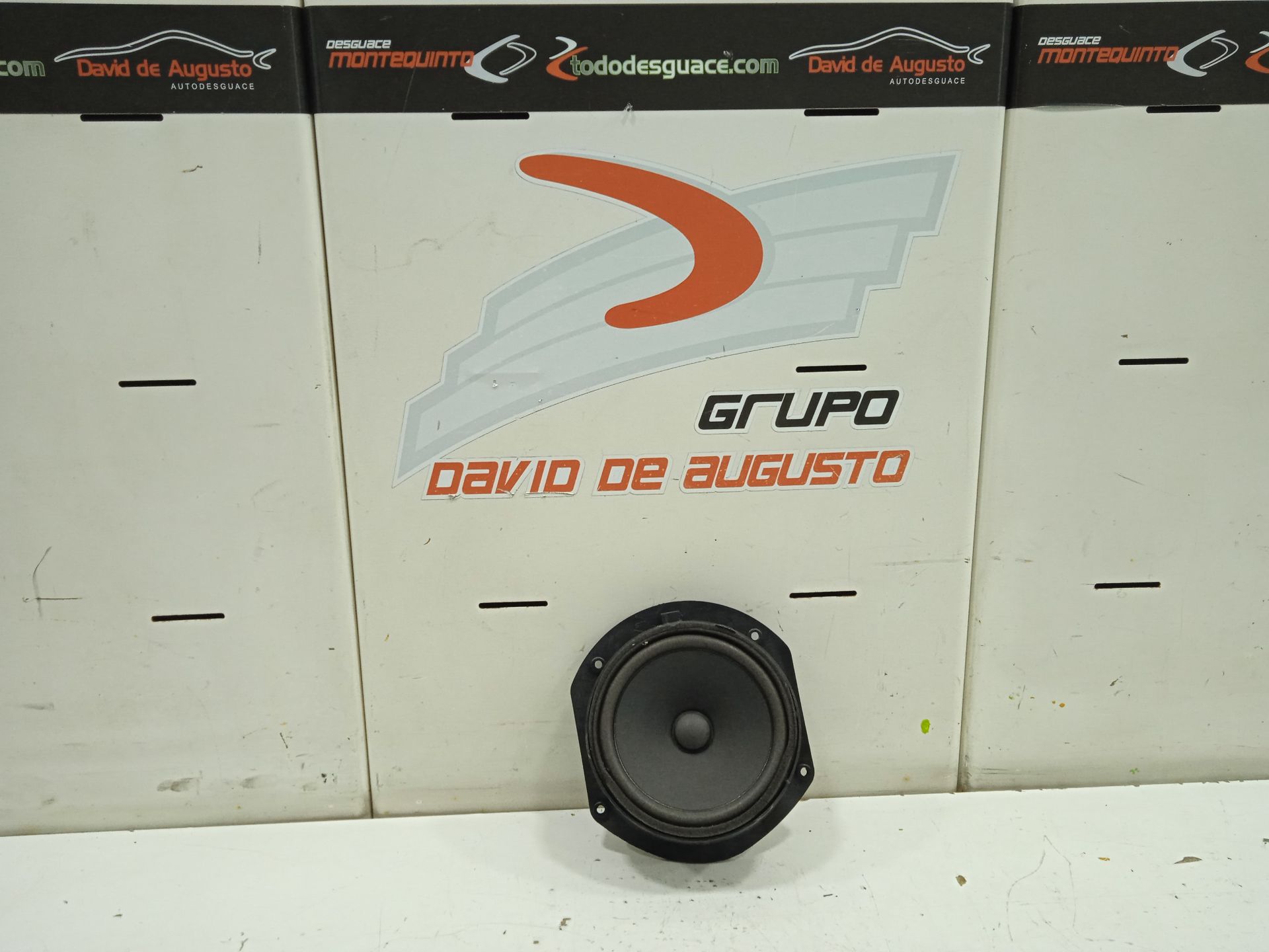 No identificado tesla model s basis