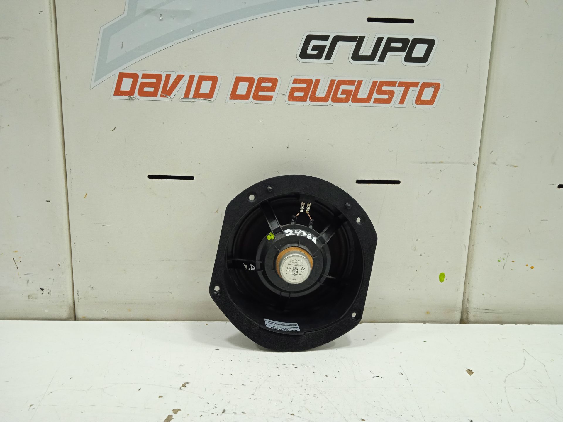 No identificado tesla model s basis