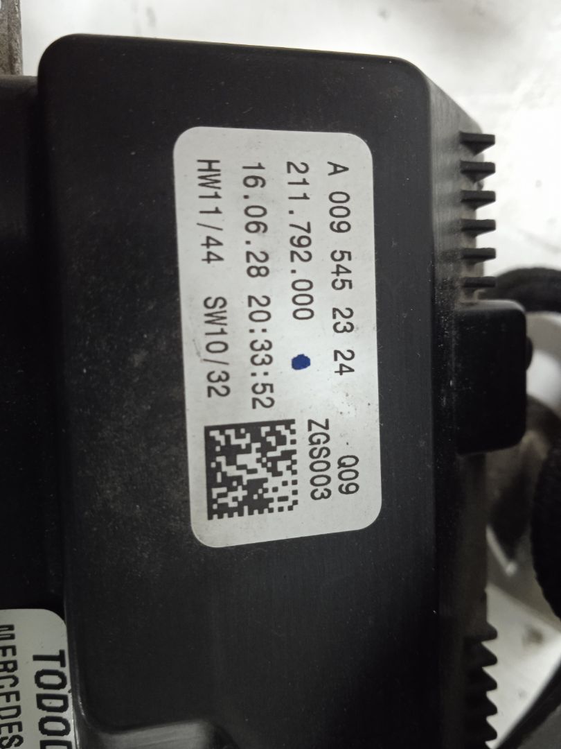 No identificado mercedes-benz actros 4 2-ejes bm 963 (2011) 