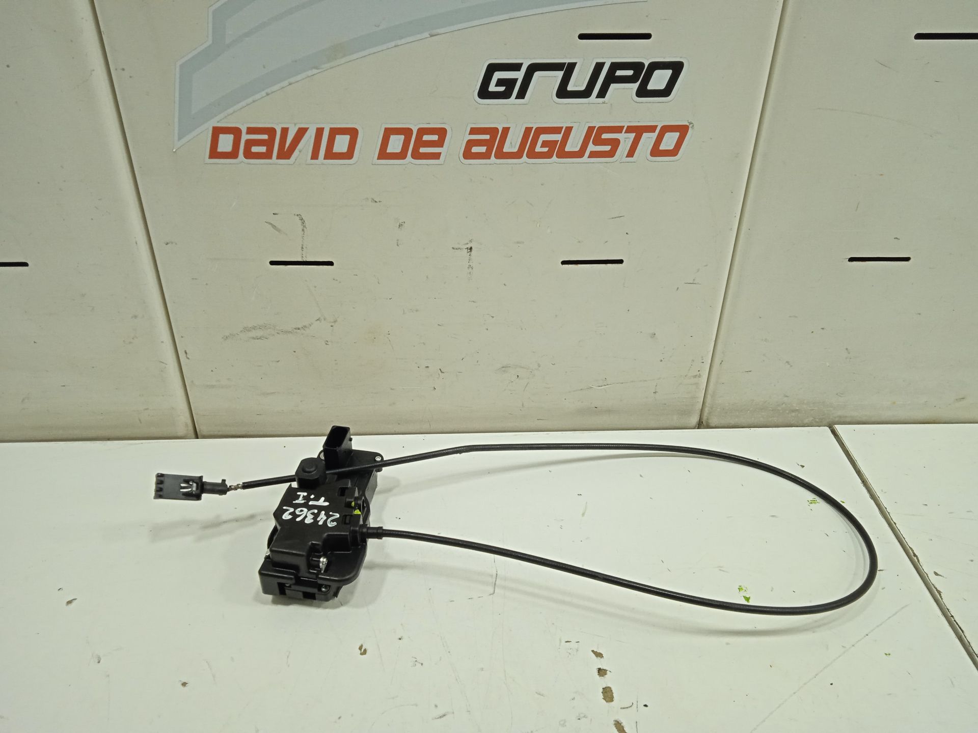 Cerradura puerta trasera izquierda tesla model s basis
