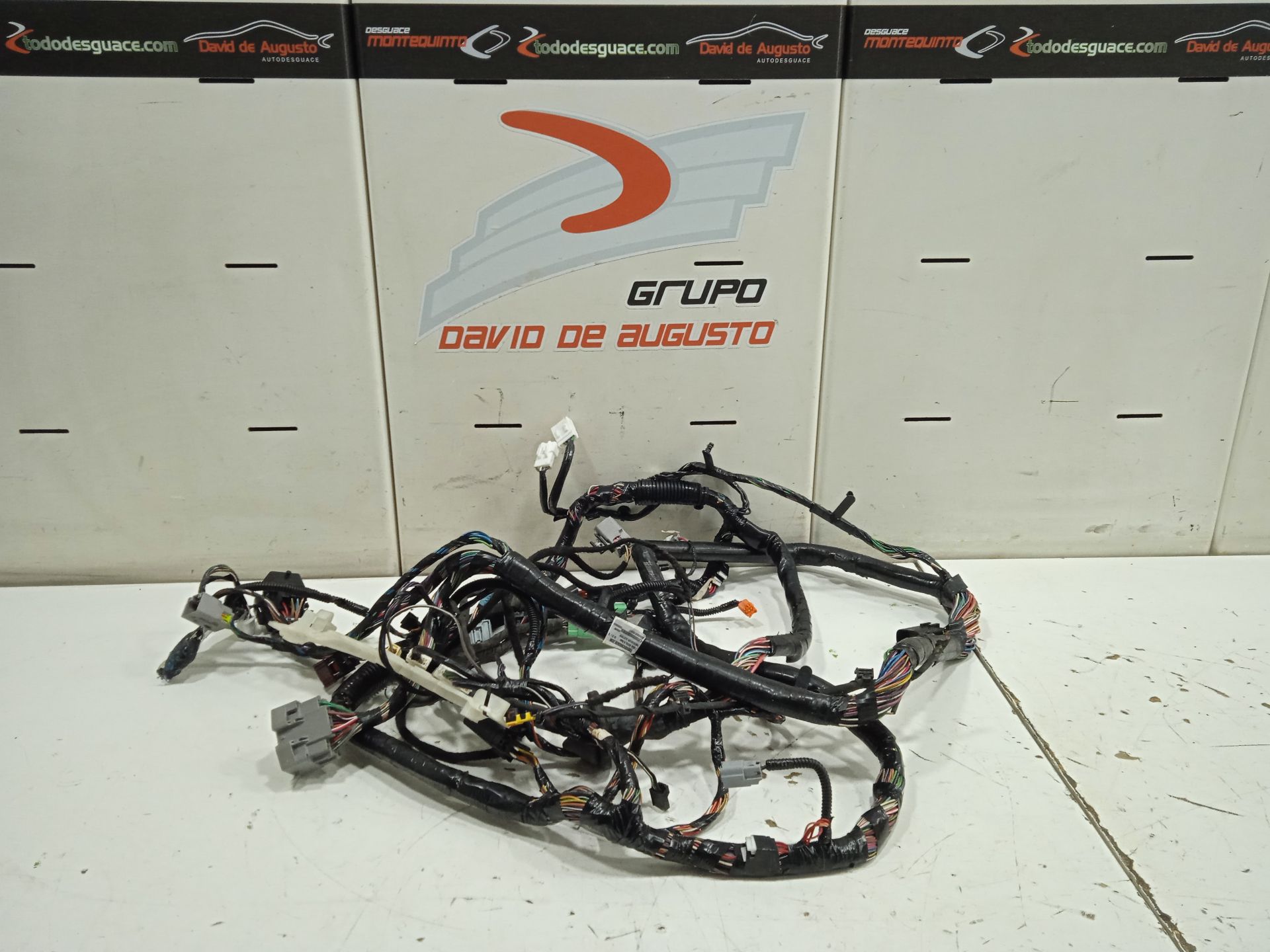 No identificado tesla model s basis