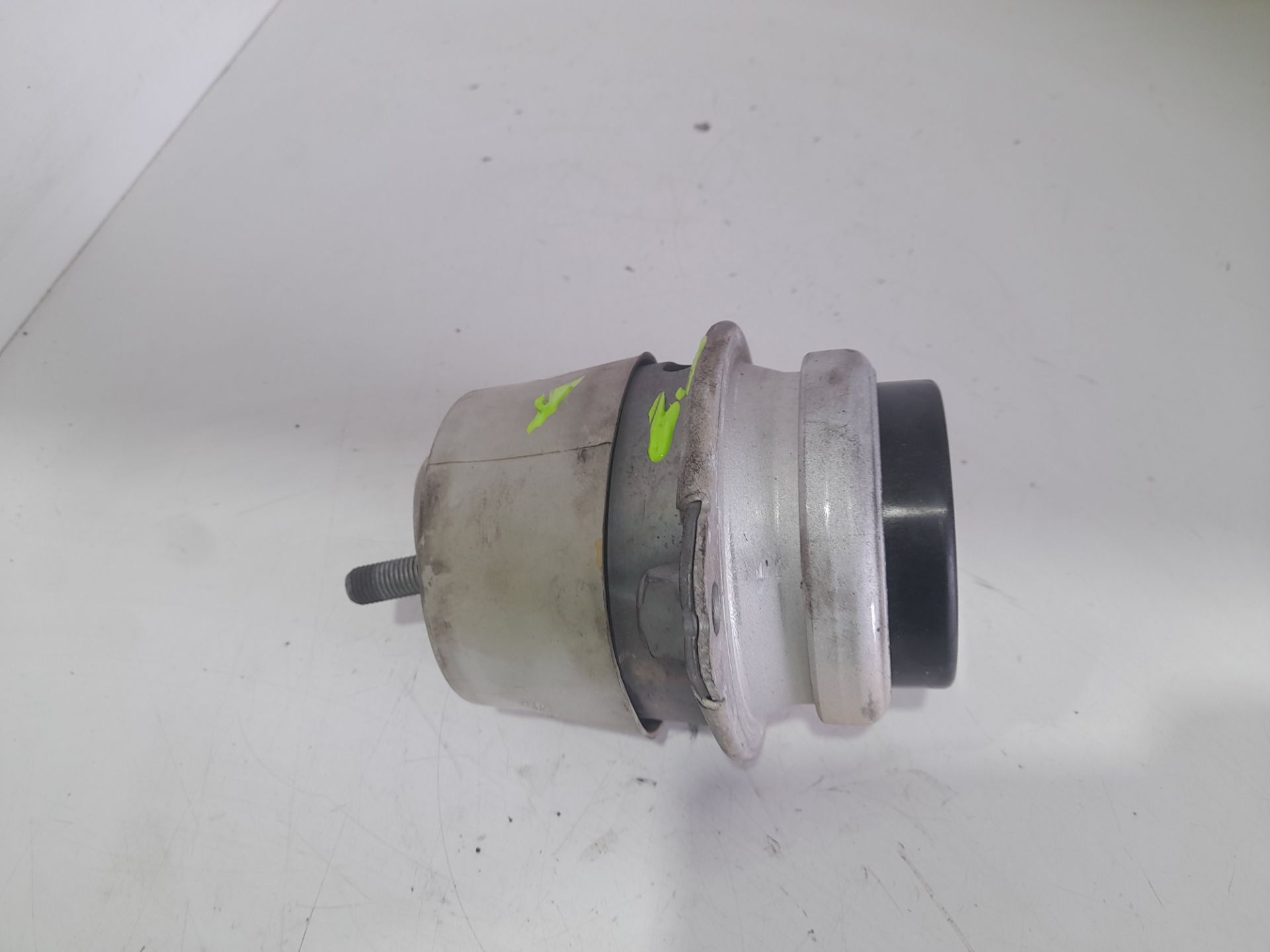 Soporte motor izquierdo porsche cayenne (tipo 9pa) s