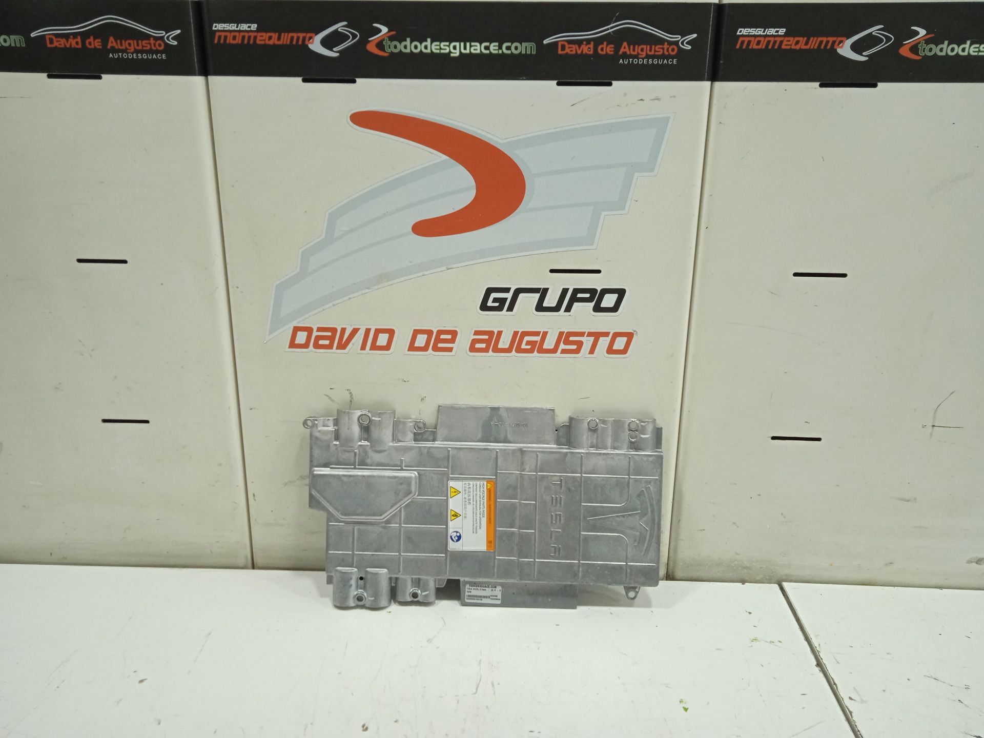 No identificado tesla model s basis