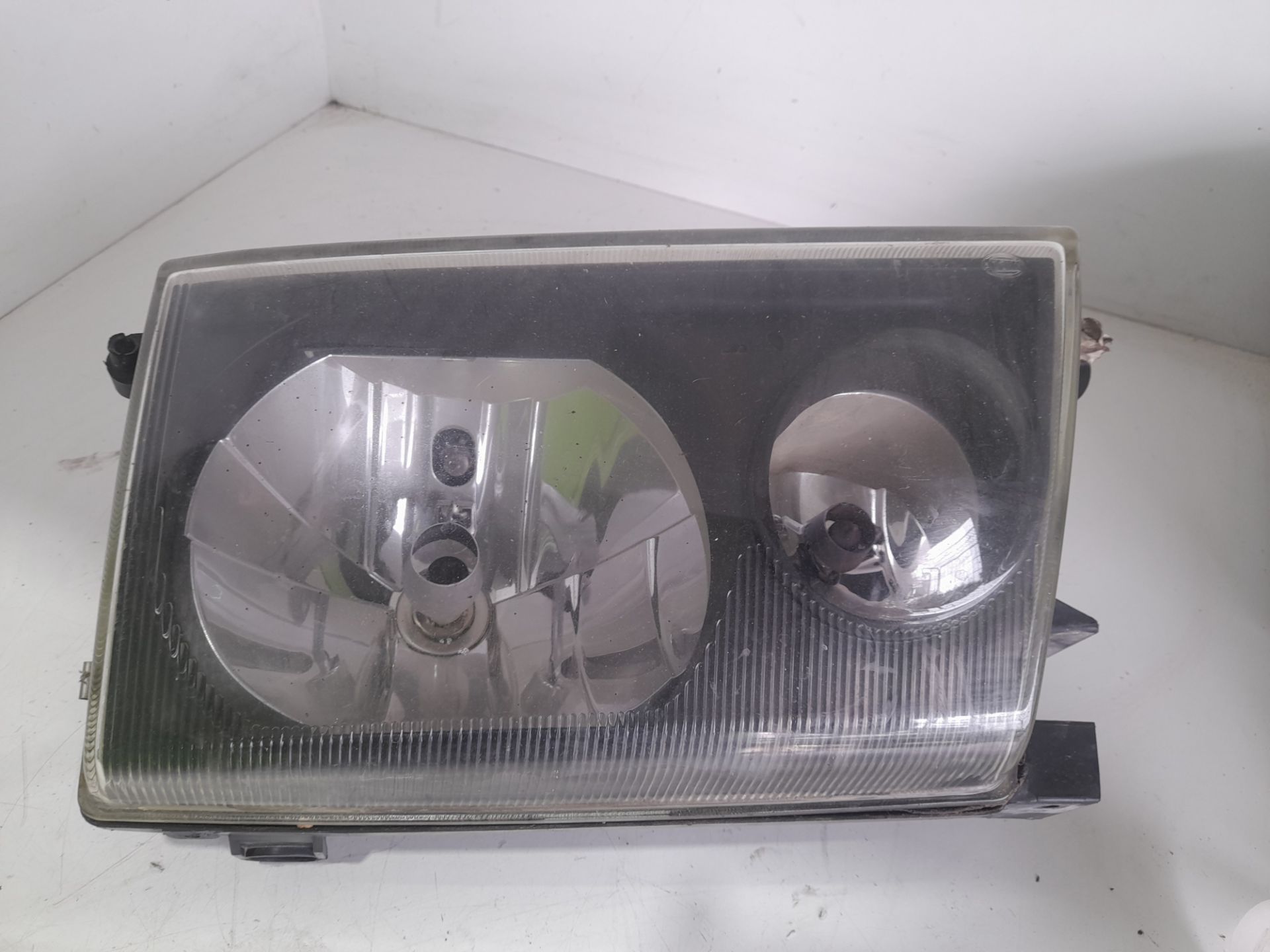Faro izquierdo nissan terrano ii (r20) avenue